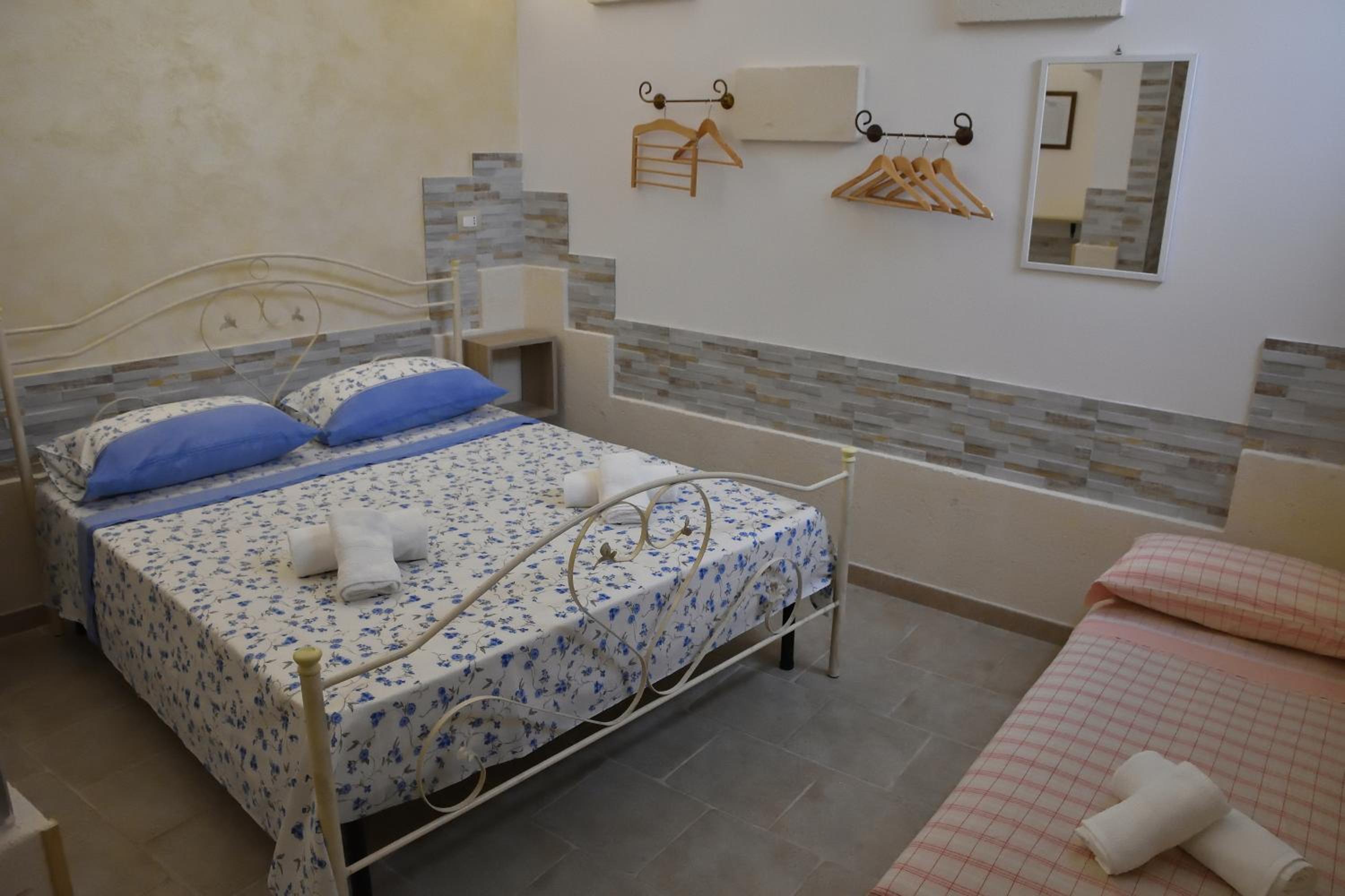 Triple Room with Private Bathroom - Photo 4