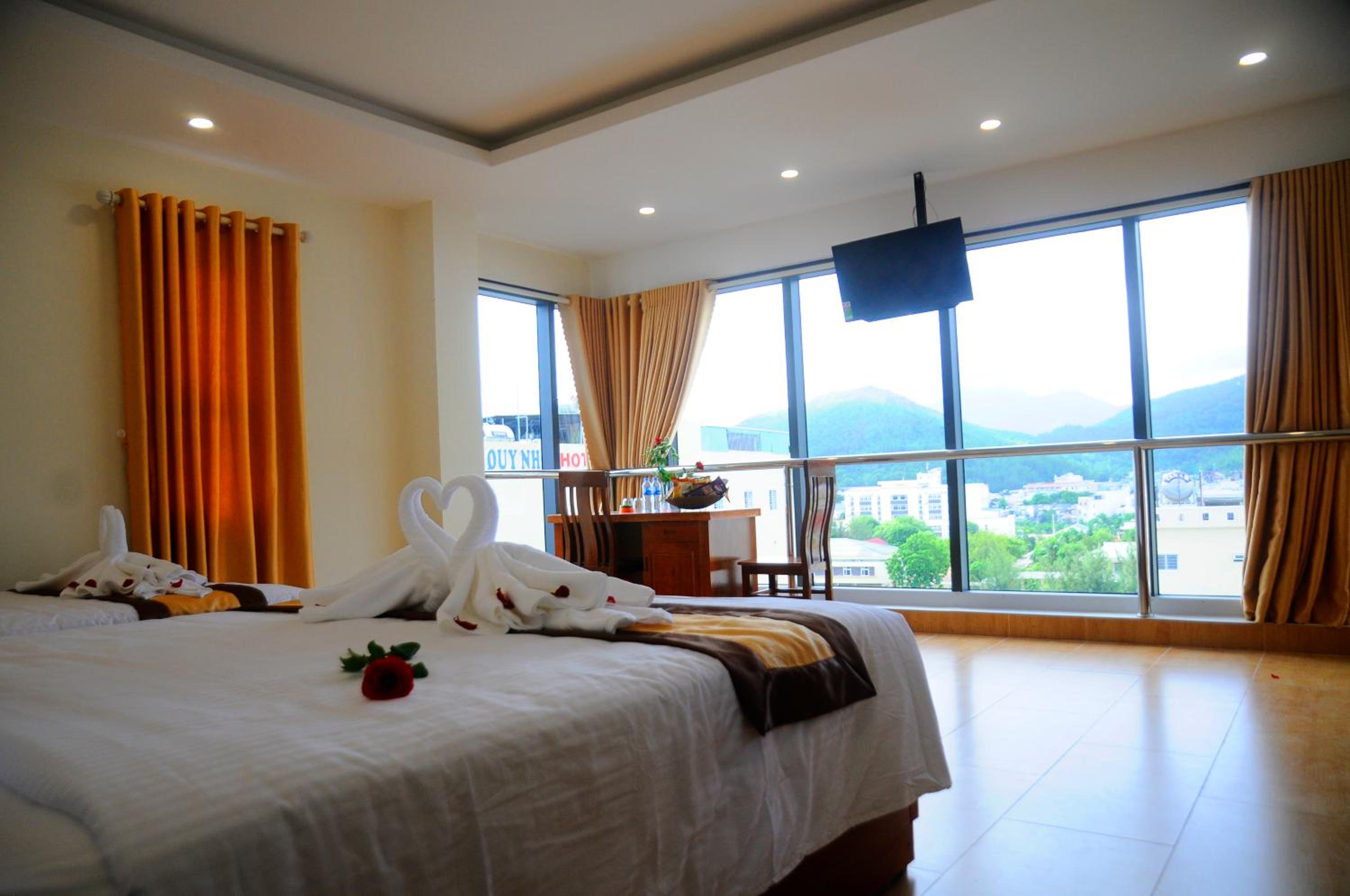 Deluxe Double or Twin Room with City View