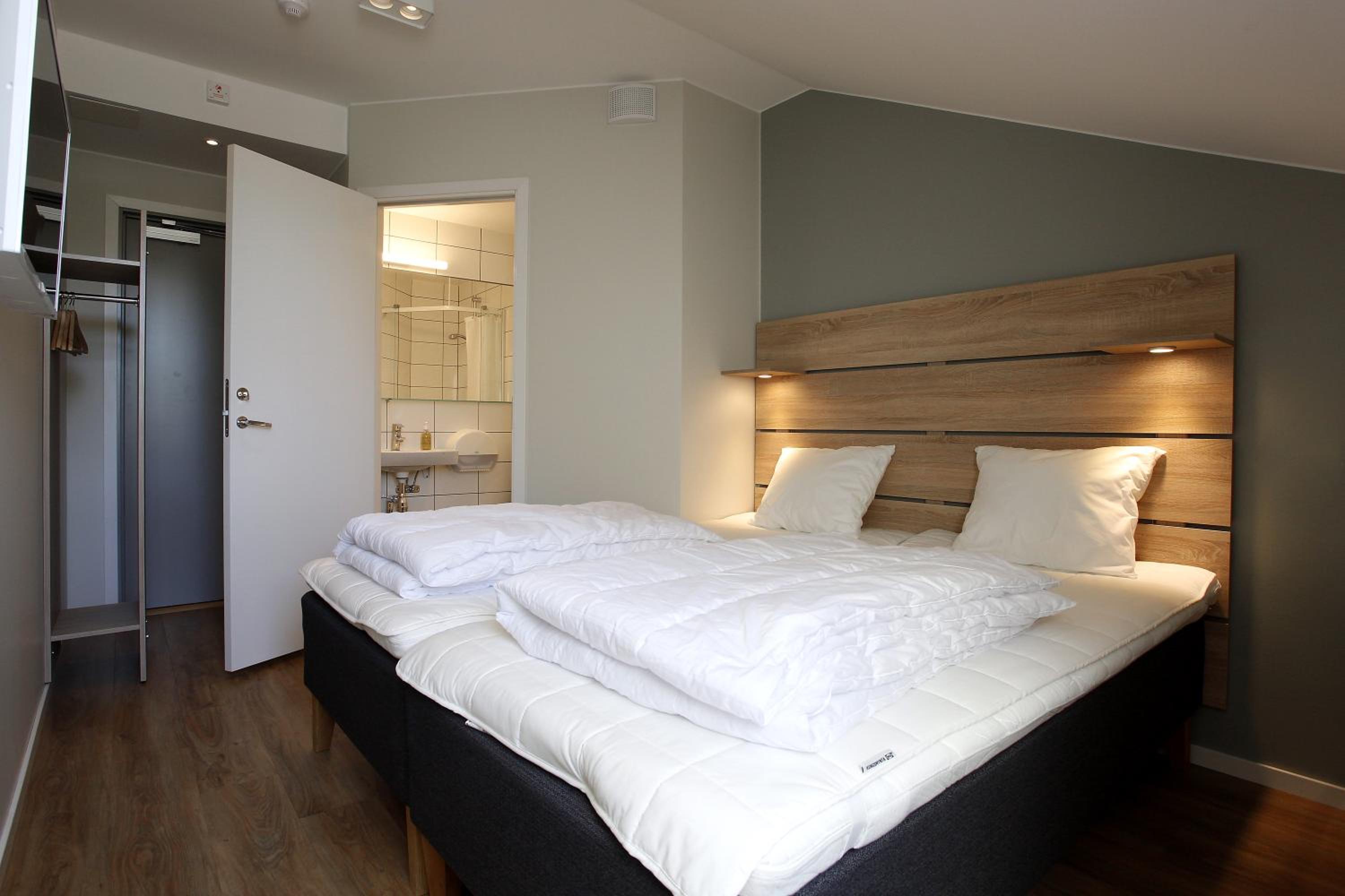Double Room with Private Bathroom - Photo 4