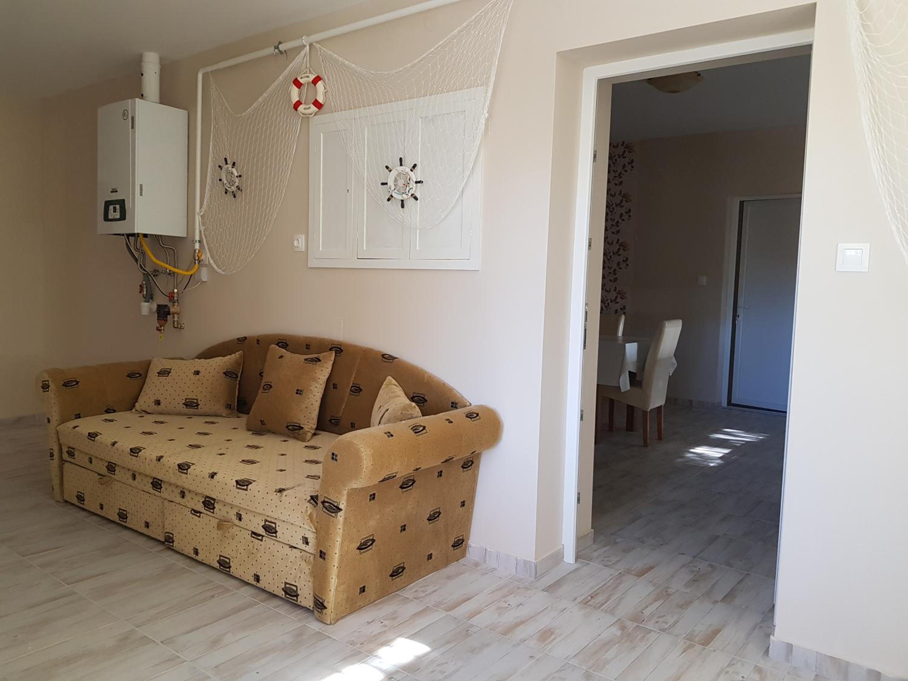 One-Bedroom Apartment - Photo 1