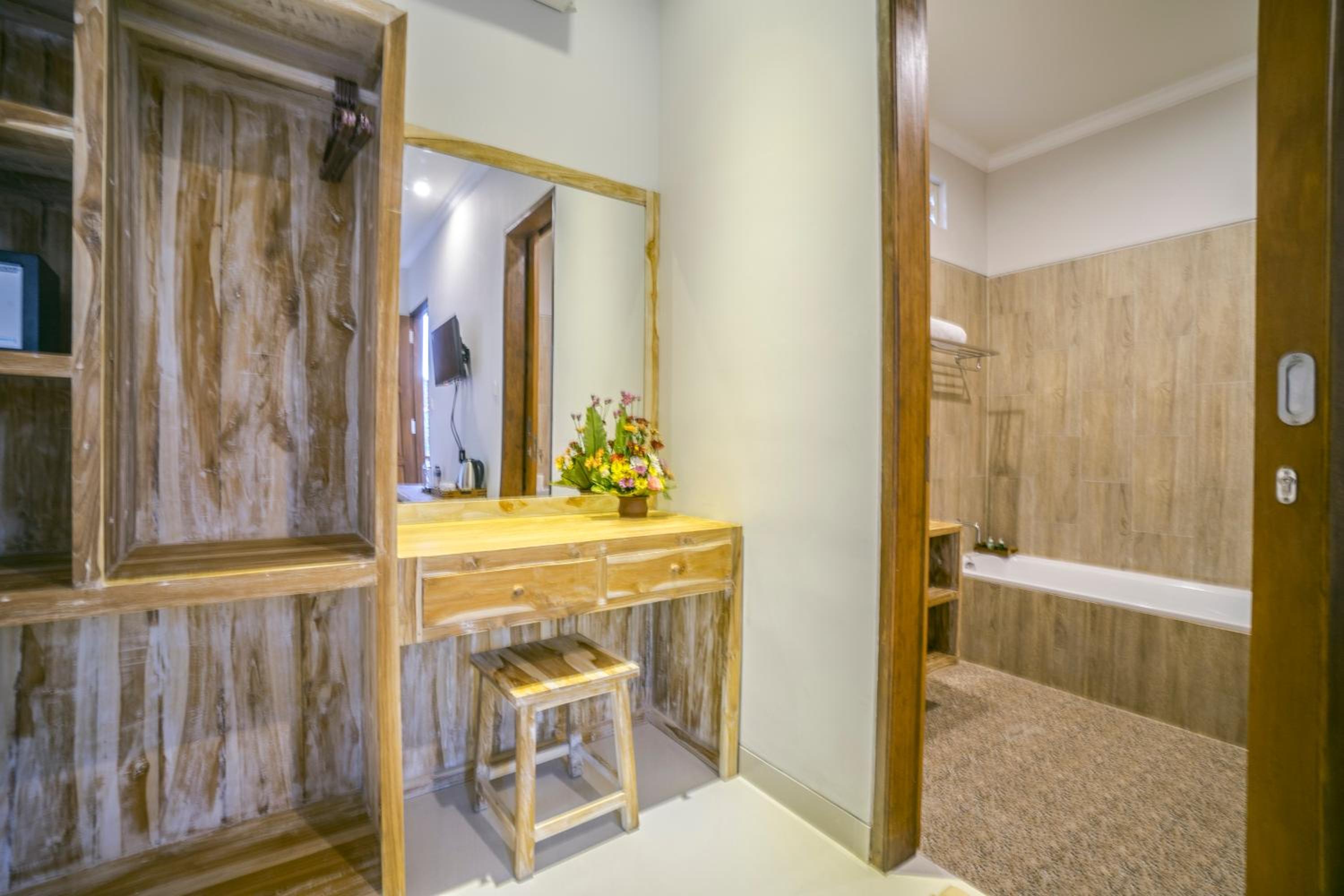 Deluxe King Room - Photo 3