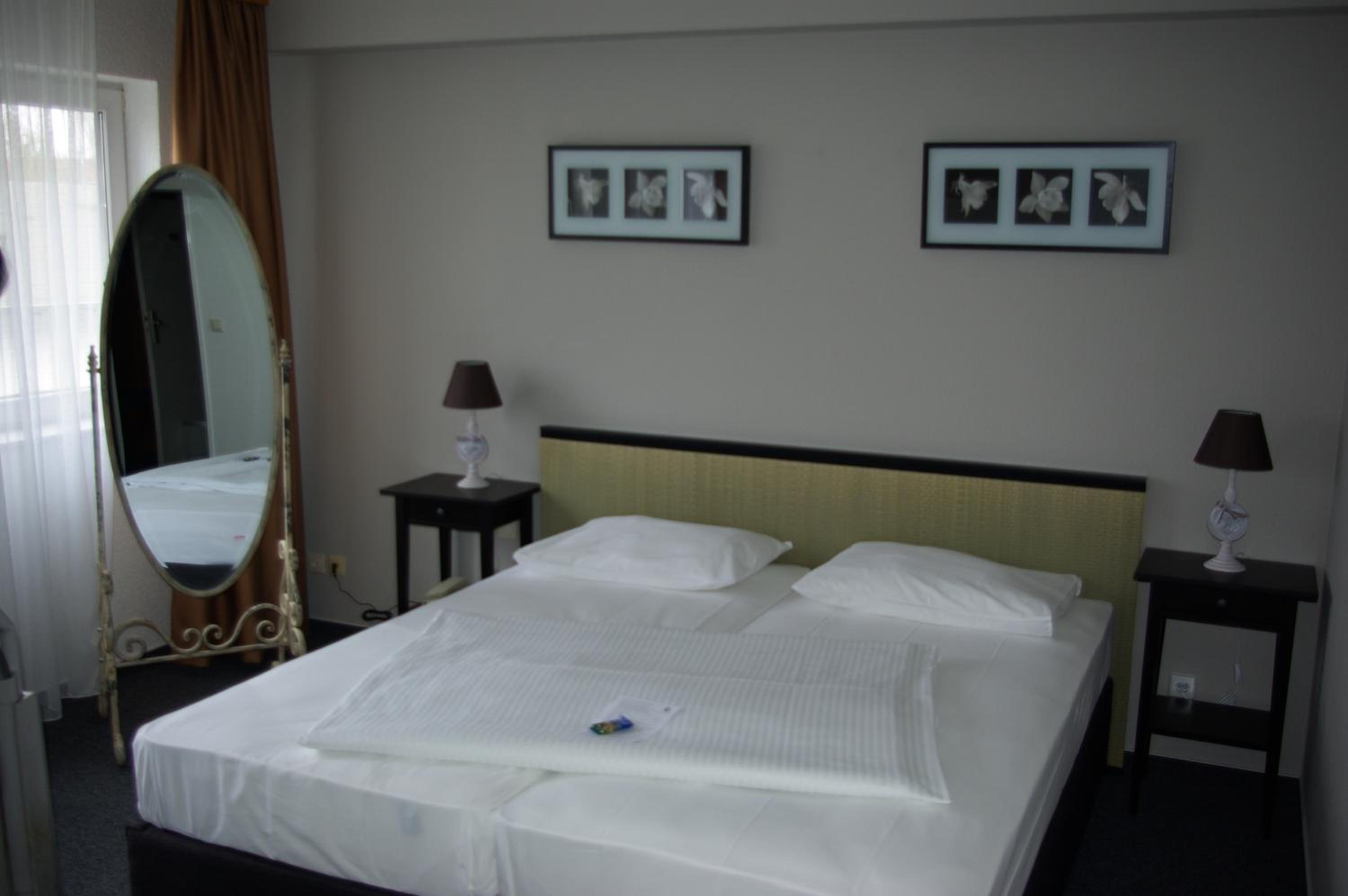 Comfort Family Room - Photo 6