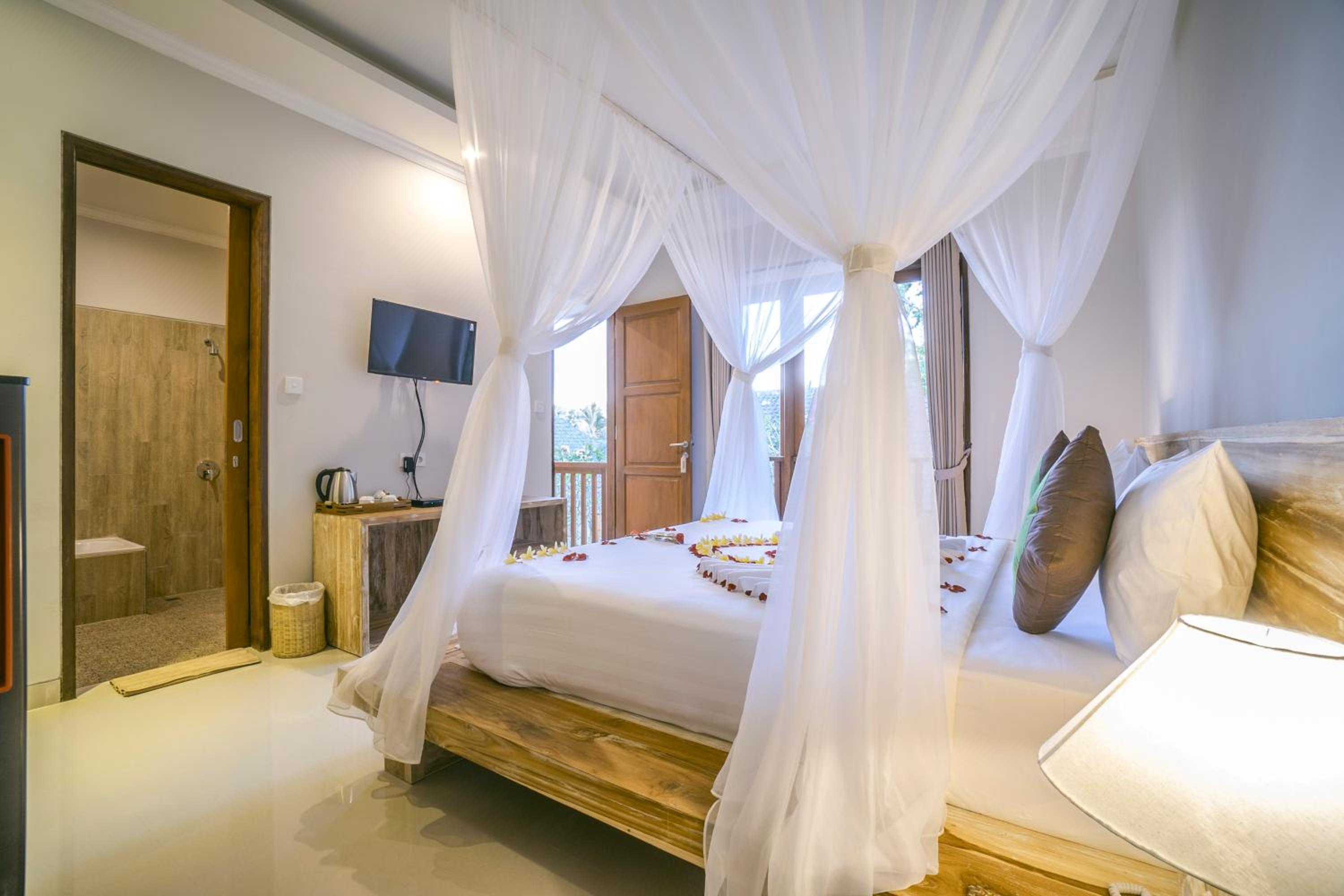 Deluxe King Room - Photo 12