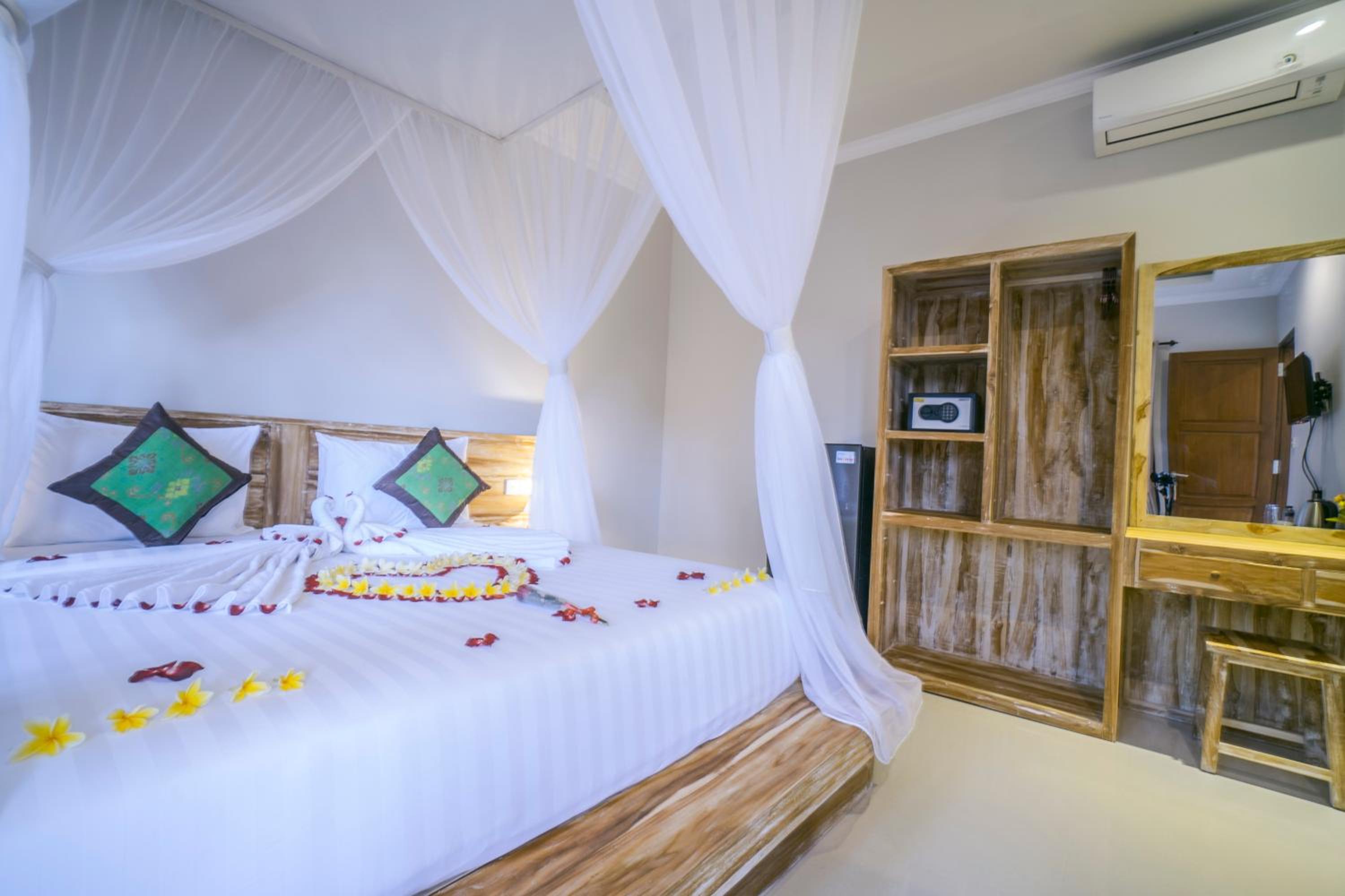 Deluxe King Room - Photo 16