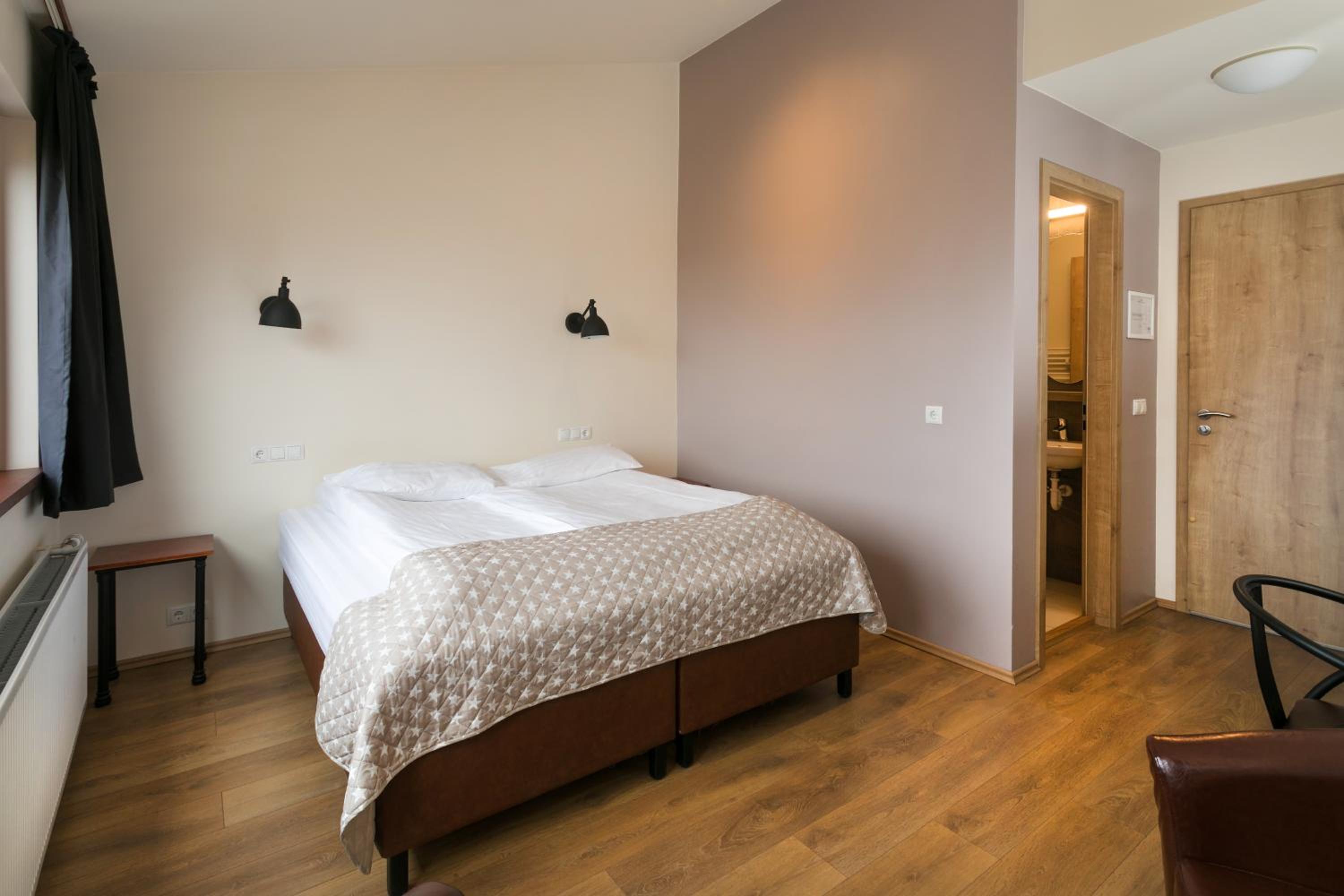 Twin Room - Photo 2