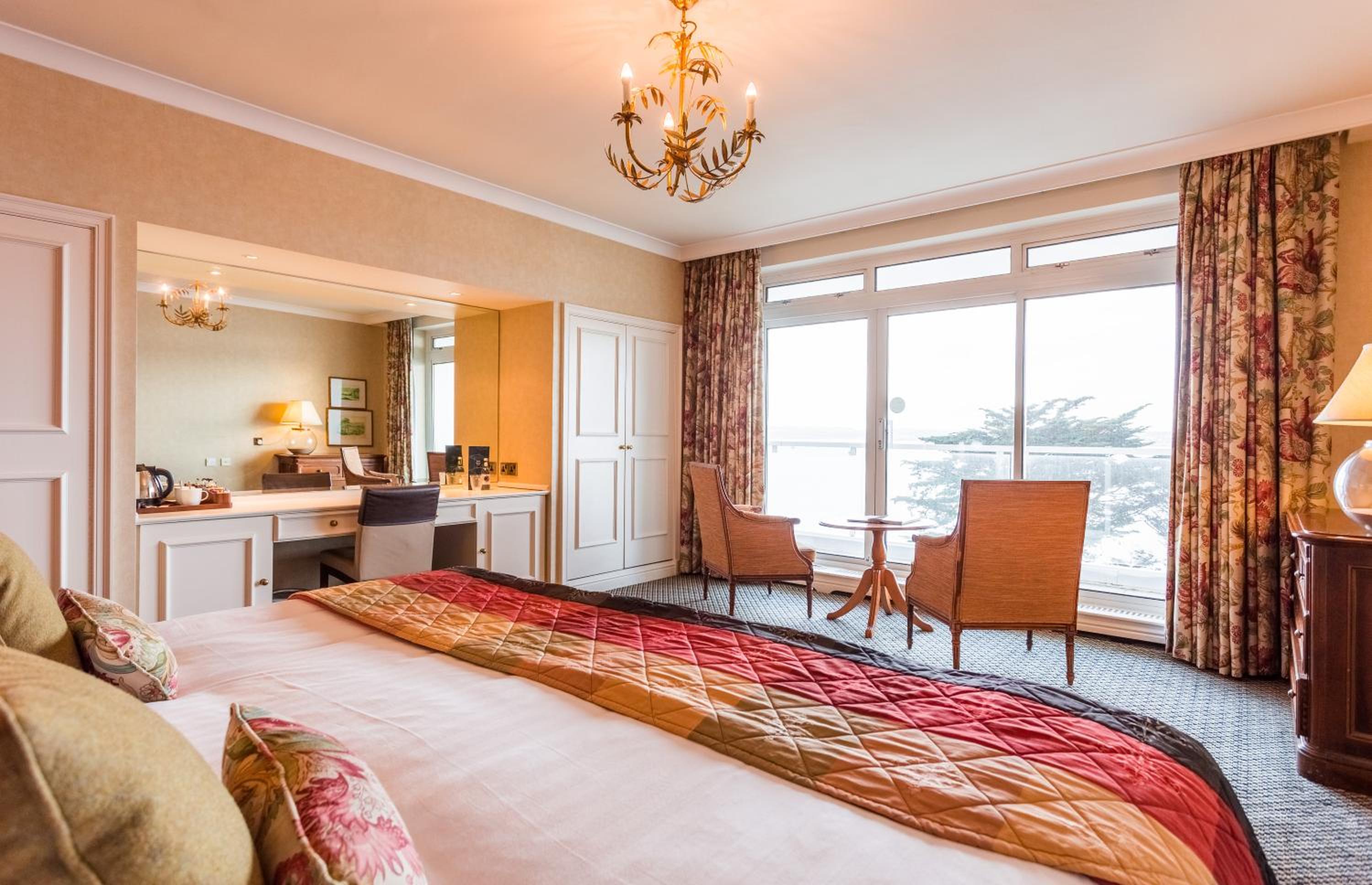 Deluxe King Room with Sea View - Photo 5