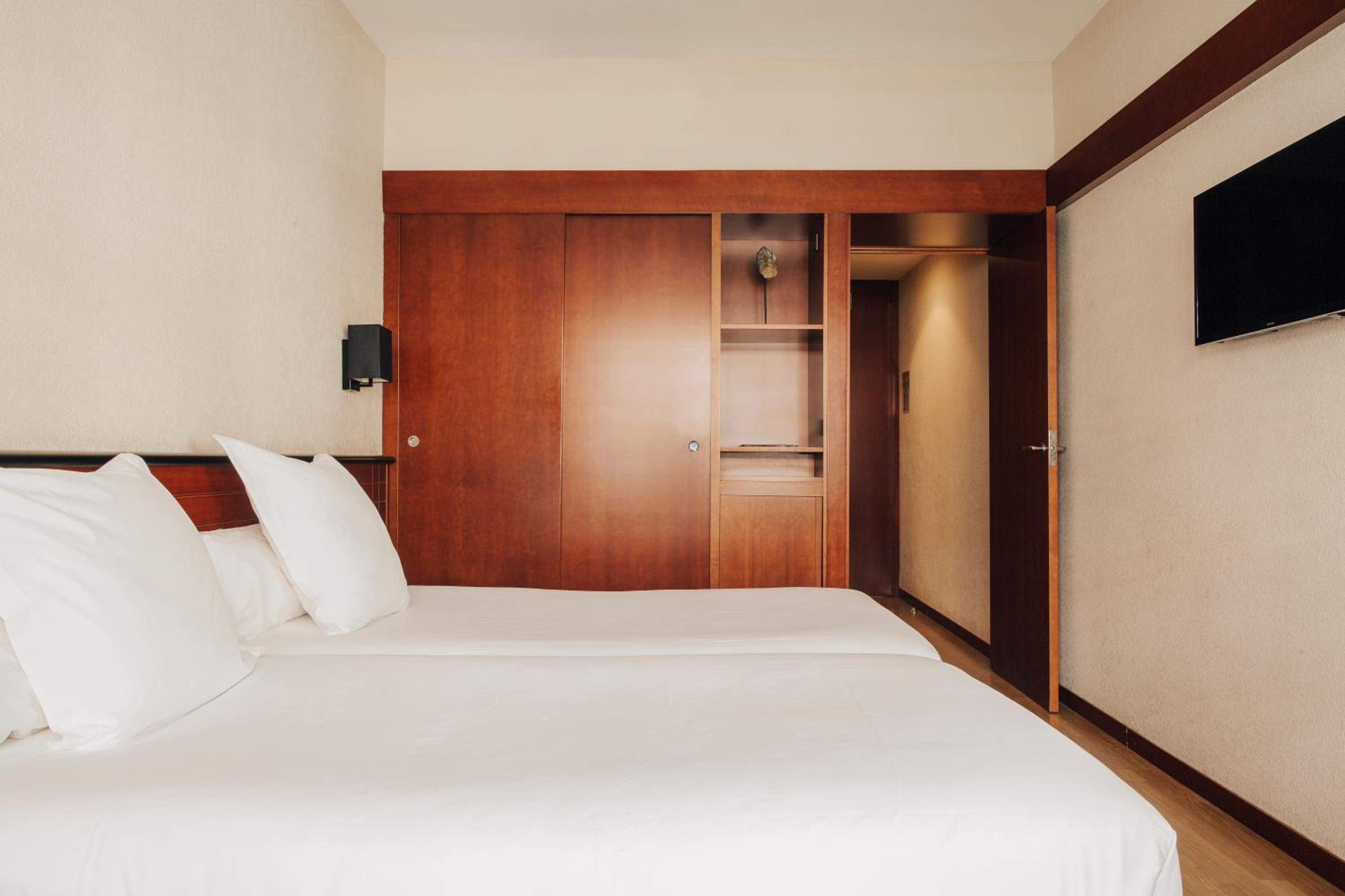 Double or Twin Room (1-2 Adults)