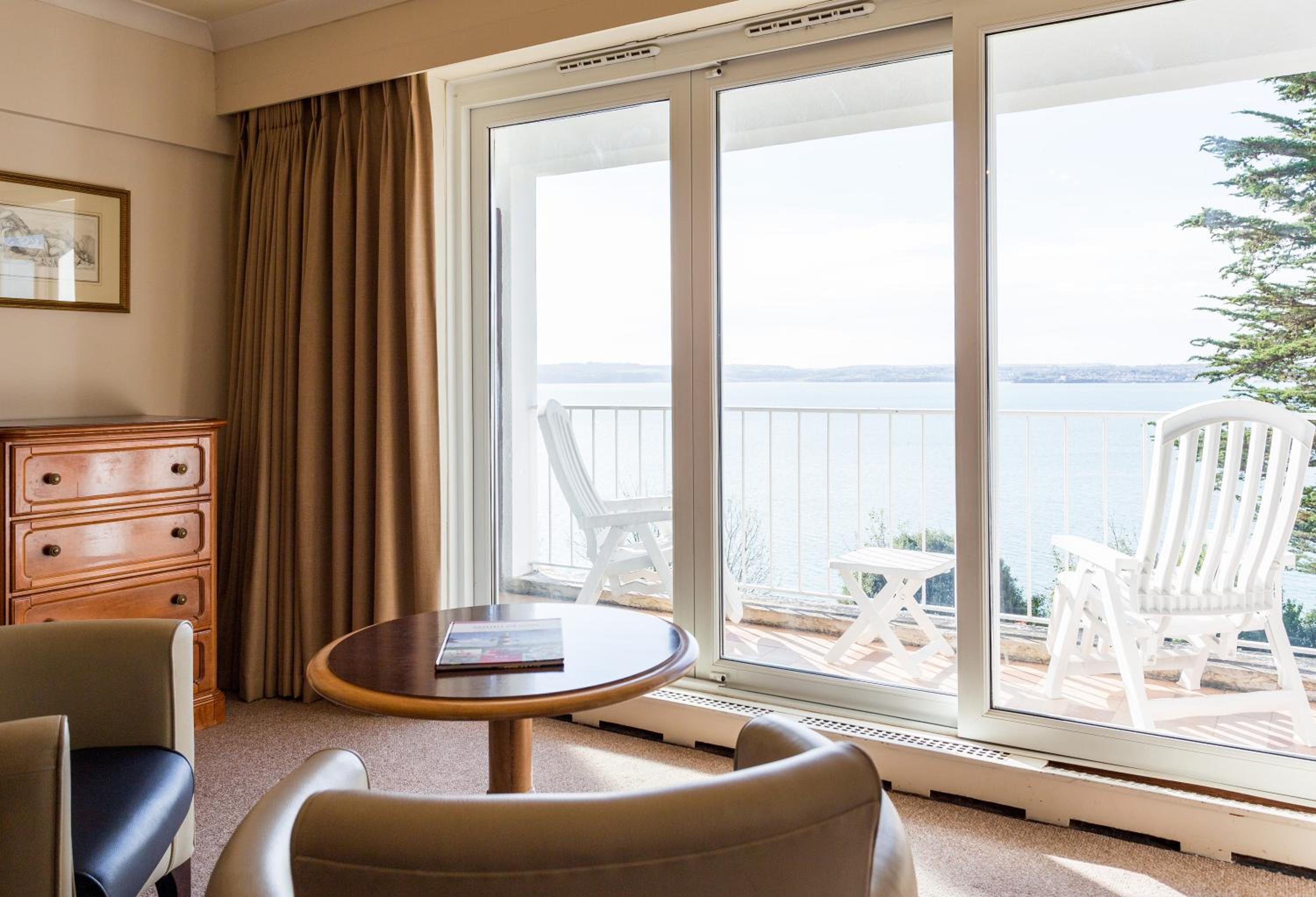 Deluxe Family Room with Sea View - Photo 3