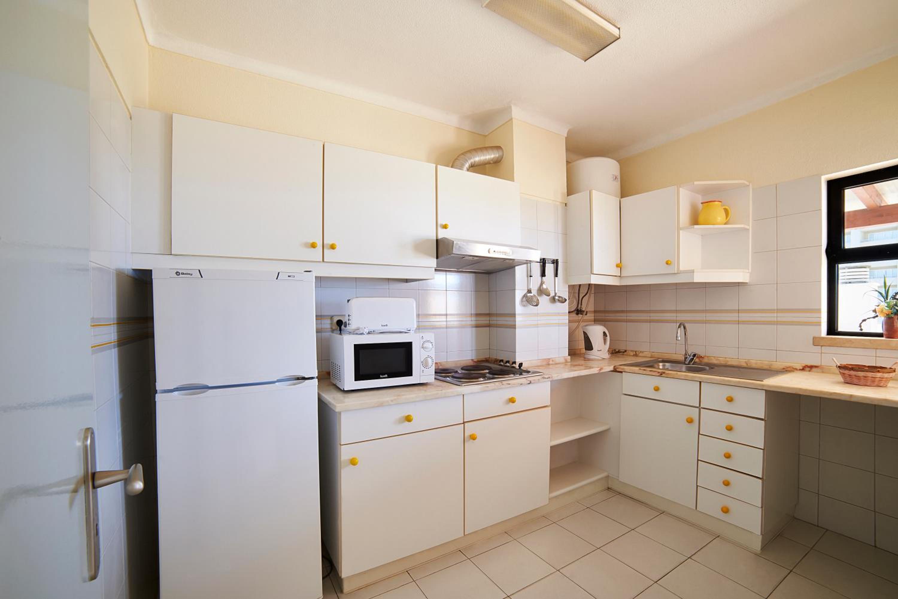 Two-Bedroom Apartment (4 Adults + 2 Child up to 12 years old) photo 2
