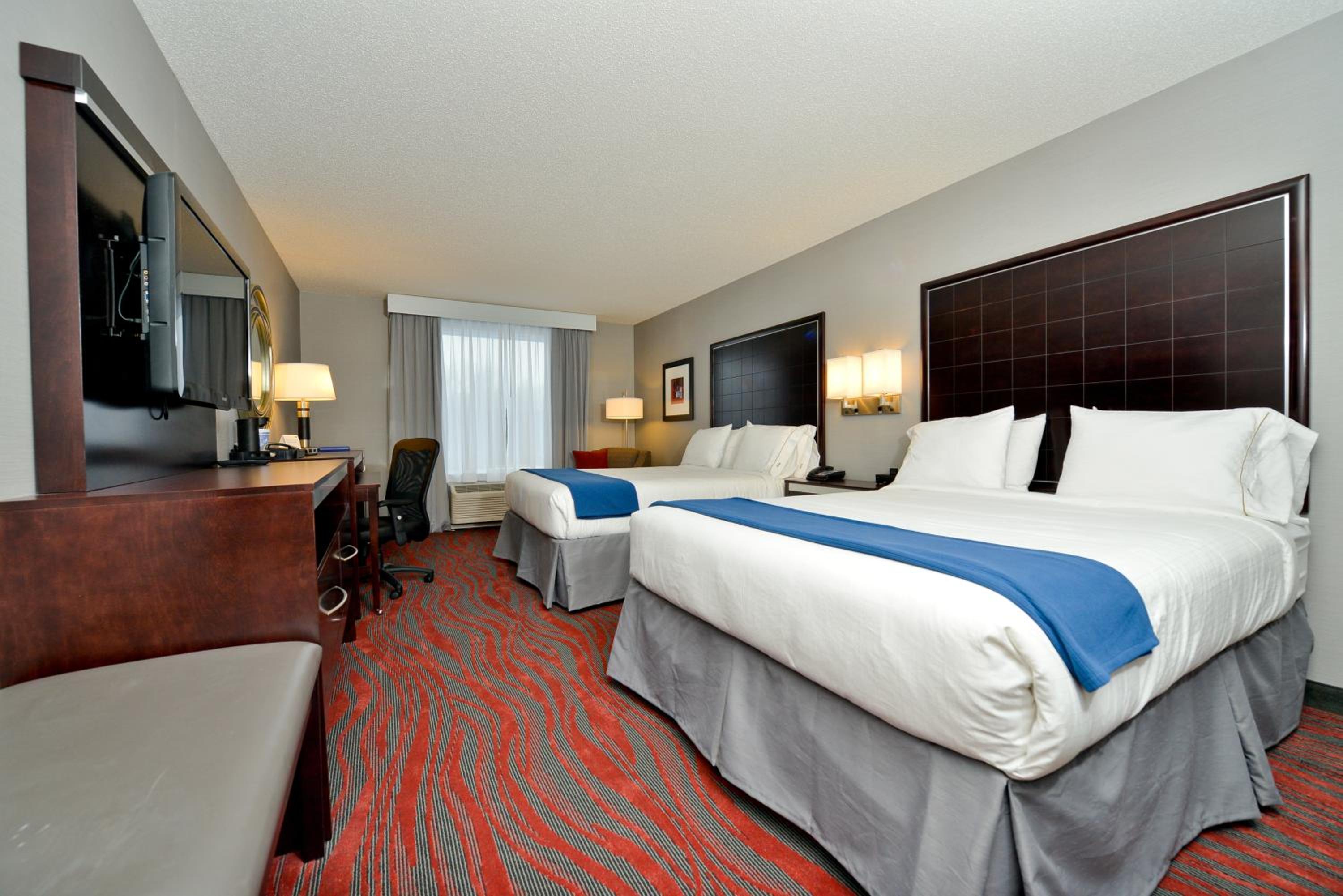 Standard Queen Room with Two Queen Beds - Communications Accessible photo 1