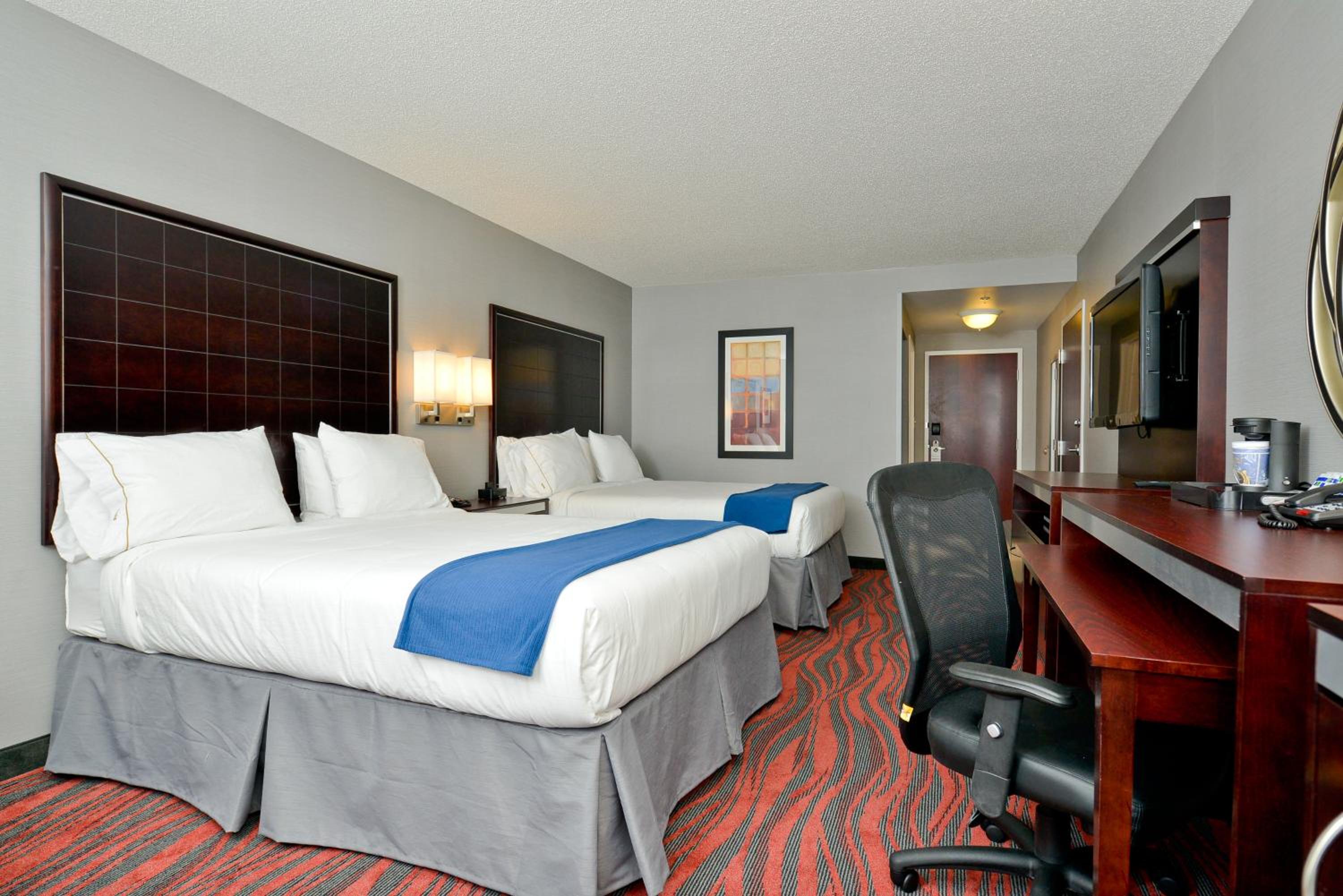 Standard Queen Room with Two Queen Beds - Communications Accessible photo 1