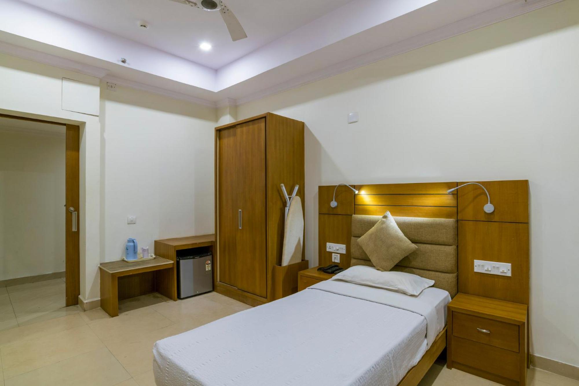 Budget Double Room - Photo 8