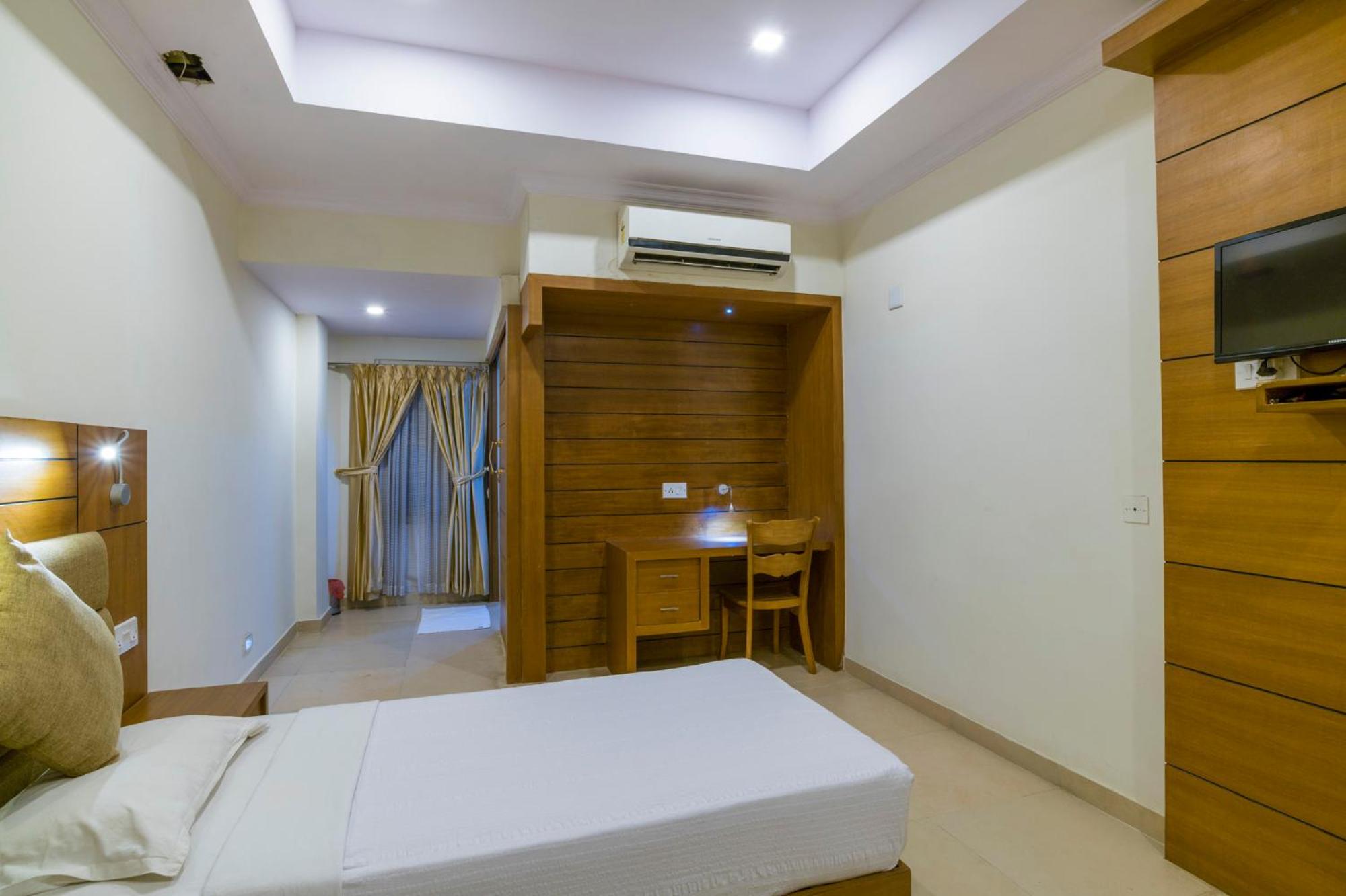 Deluxe Double Room - Photo 15