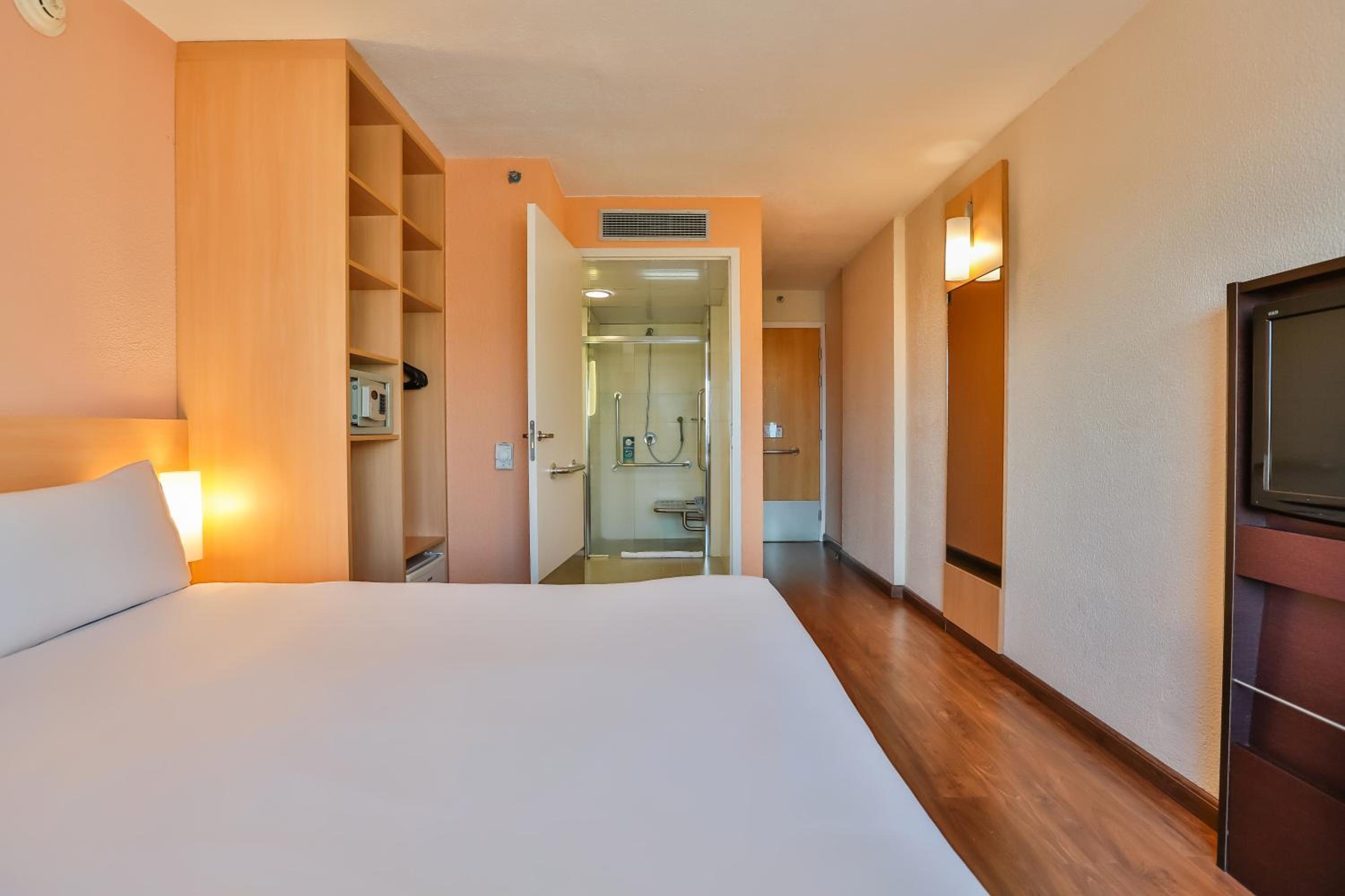 Standard Double Room - Disability Access