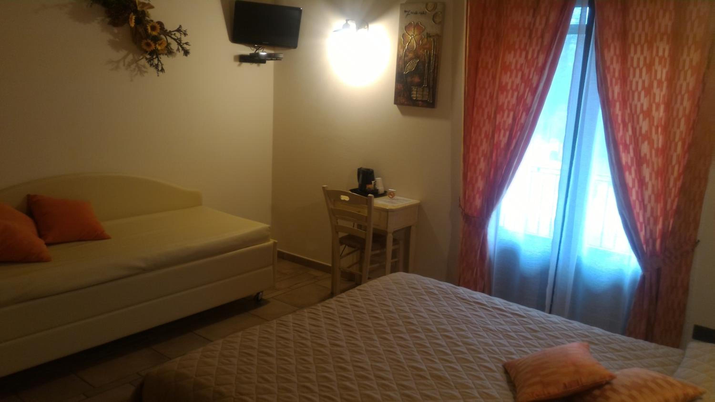 Triple Room - Photo 11