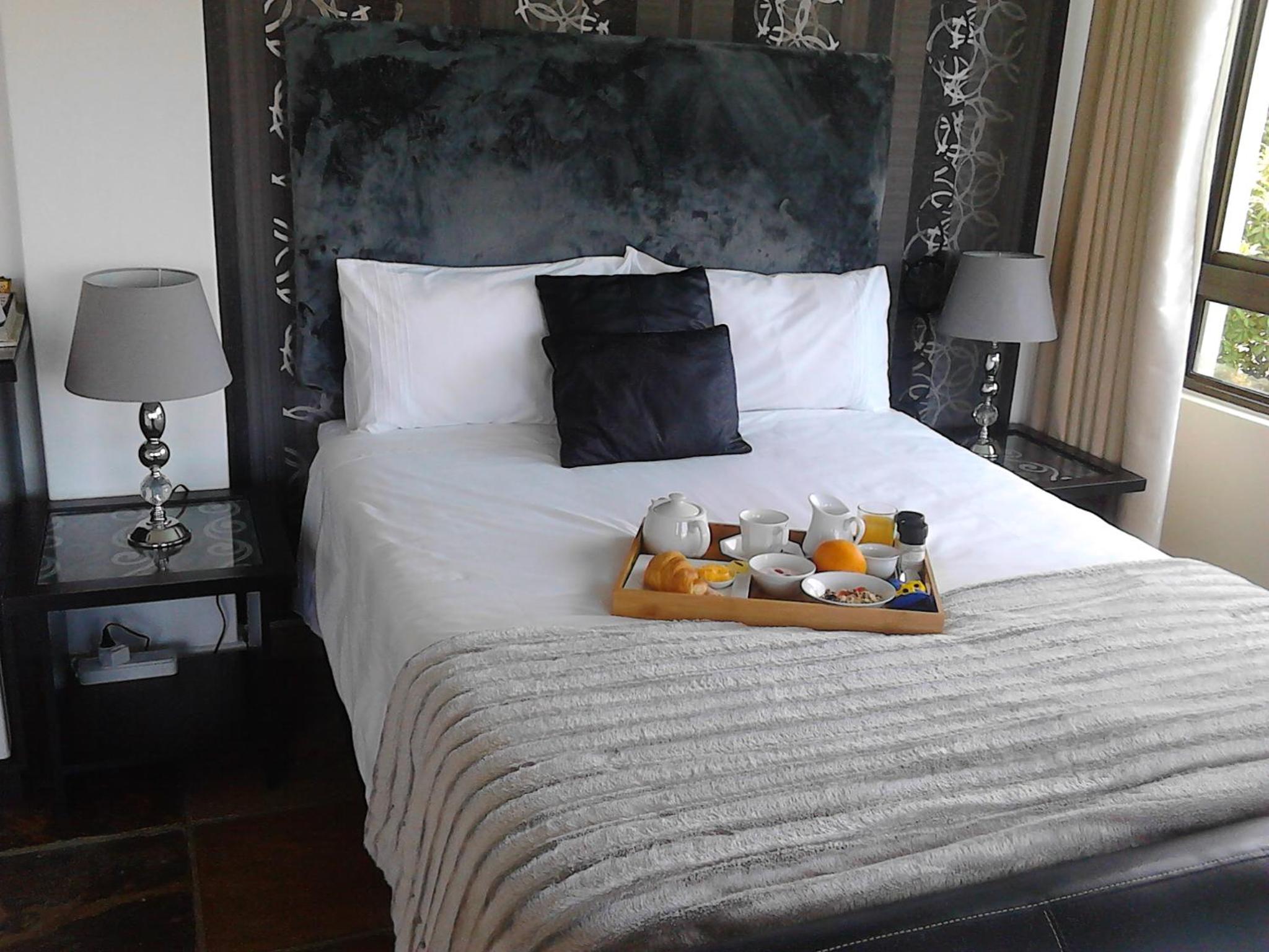 Deluxe Room with Pool View photo 1