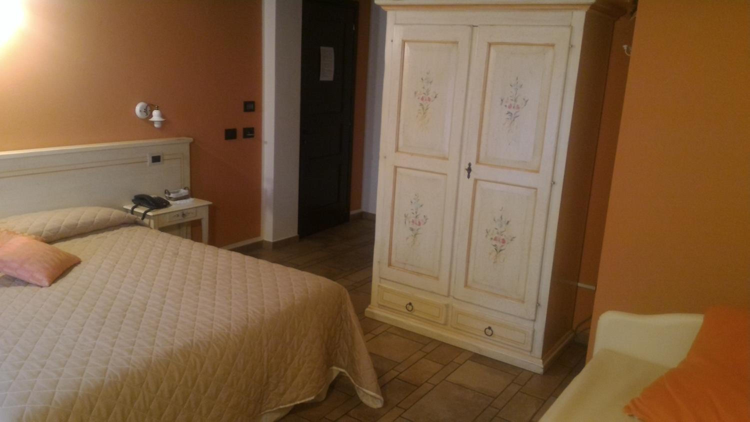 Triple Room - Photo 1