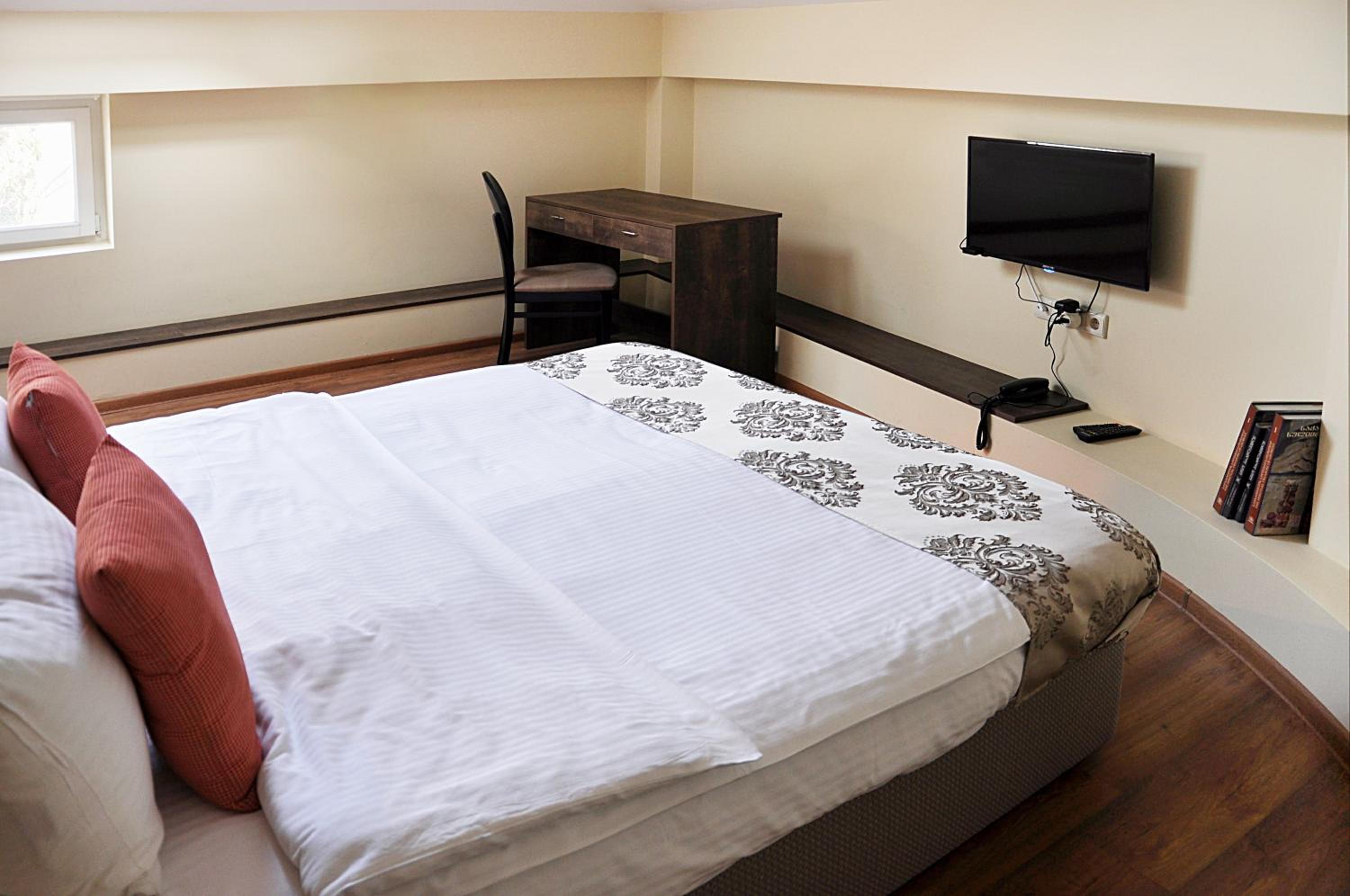 Standard Double or Twin Room - Photo 22