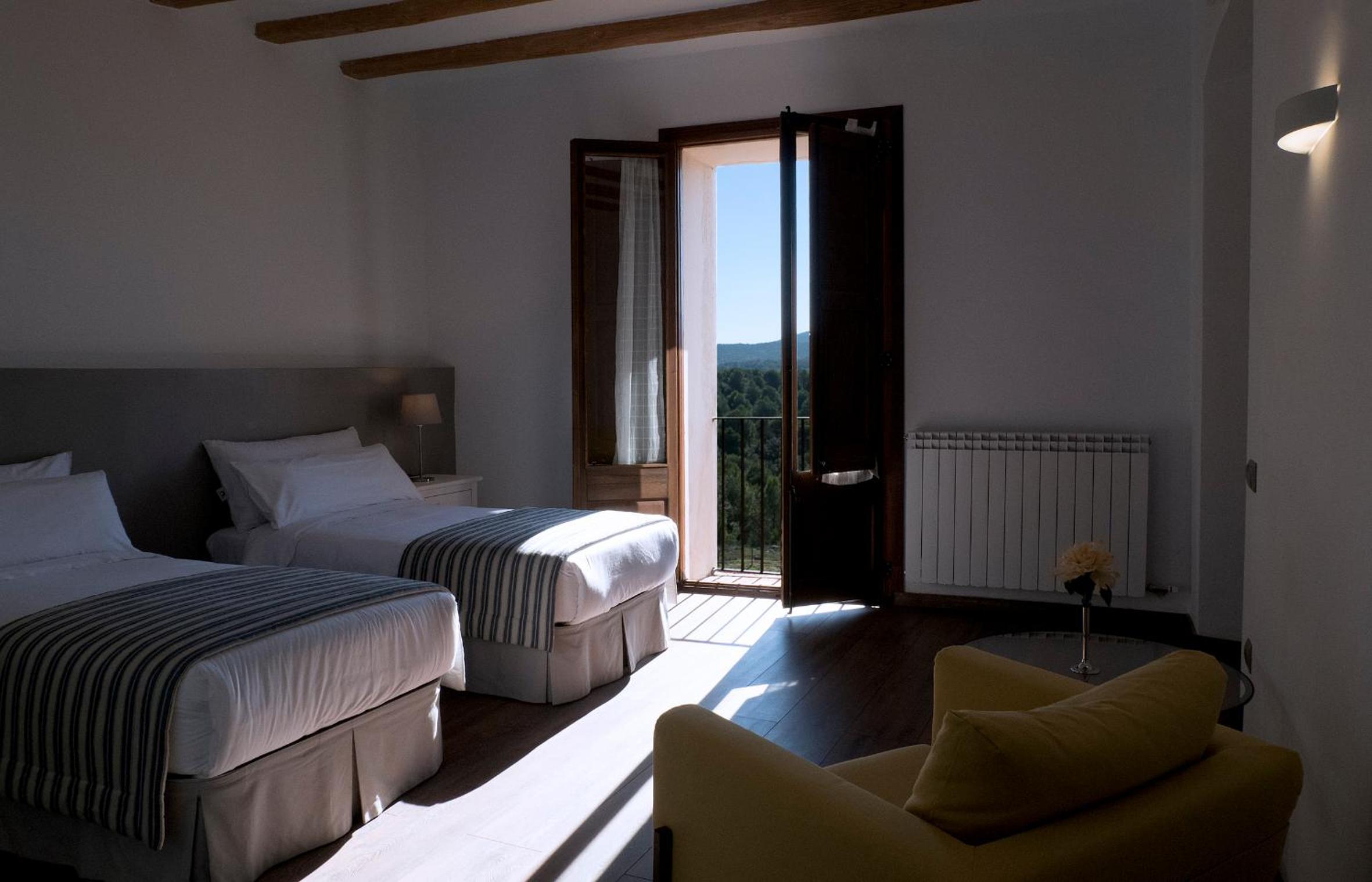 Twin Room with Private Bathroom - Photo 1