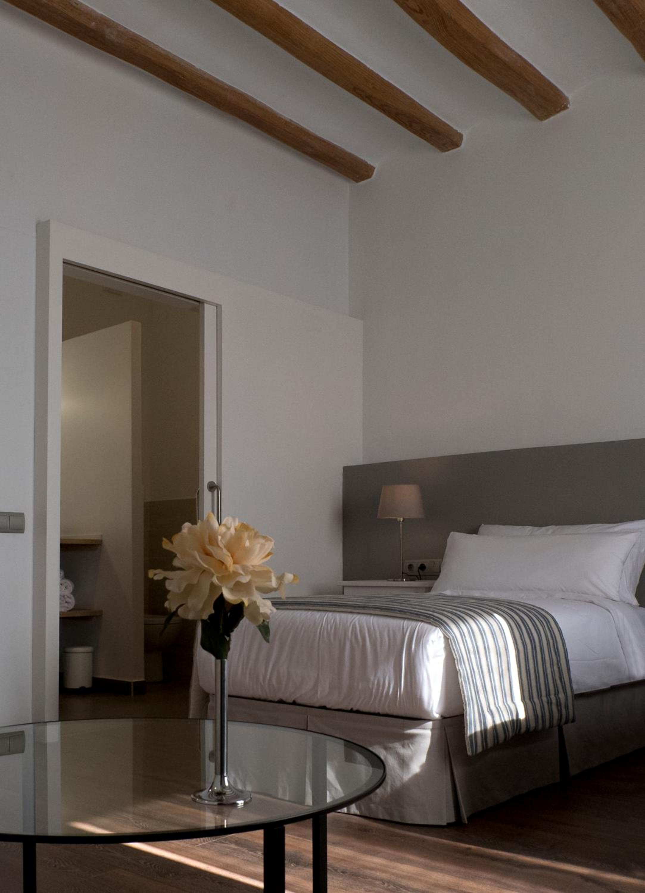 Twin Room with Private Bathroom - Photo 8