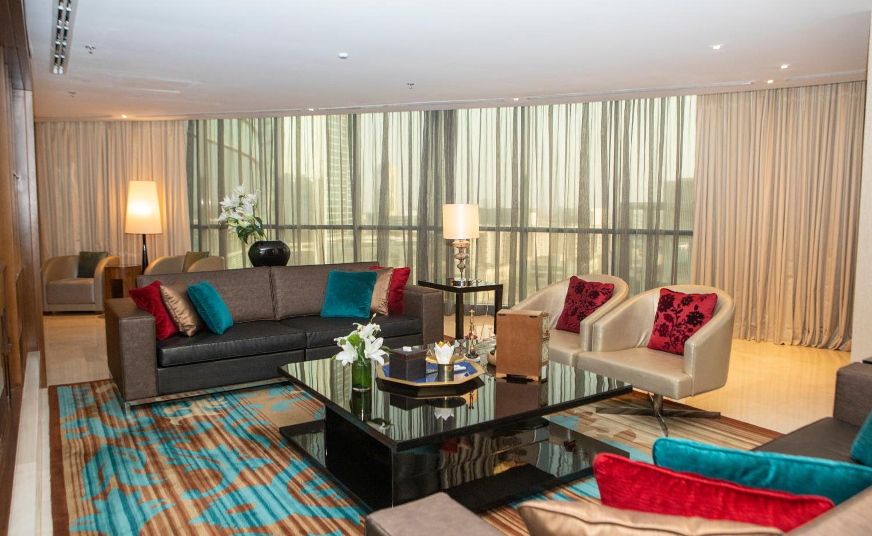 One-Bedroom Royal King Suite - Club Lounge Access