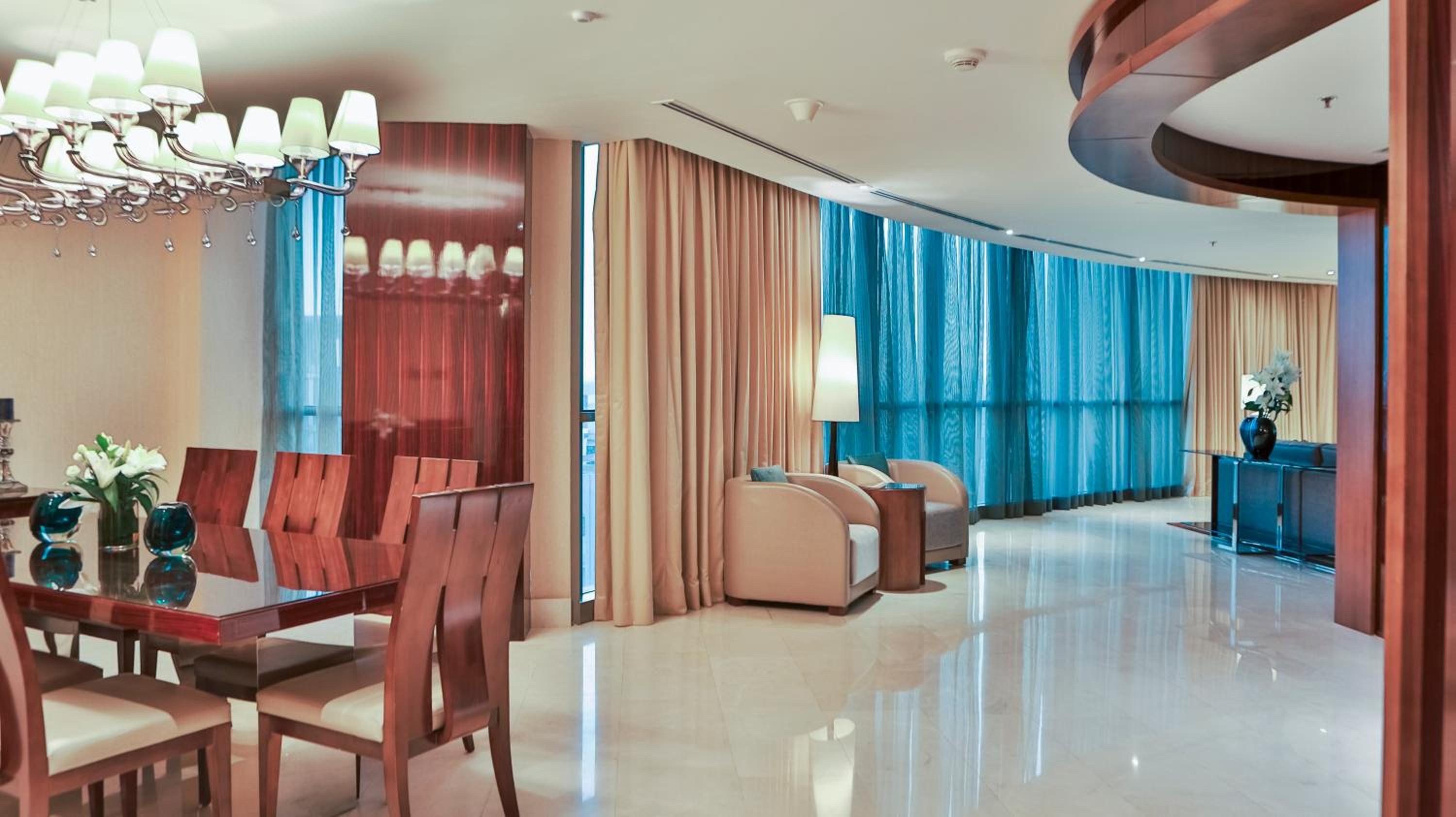 One-Bedroom Royal King Suite - Club Lounge Access