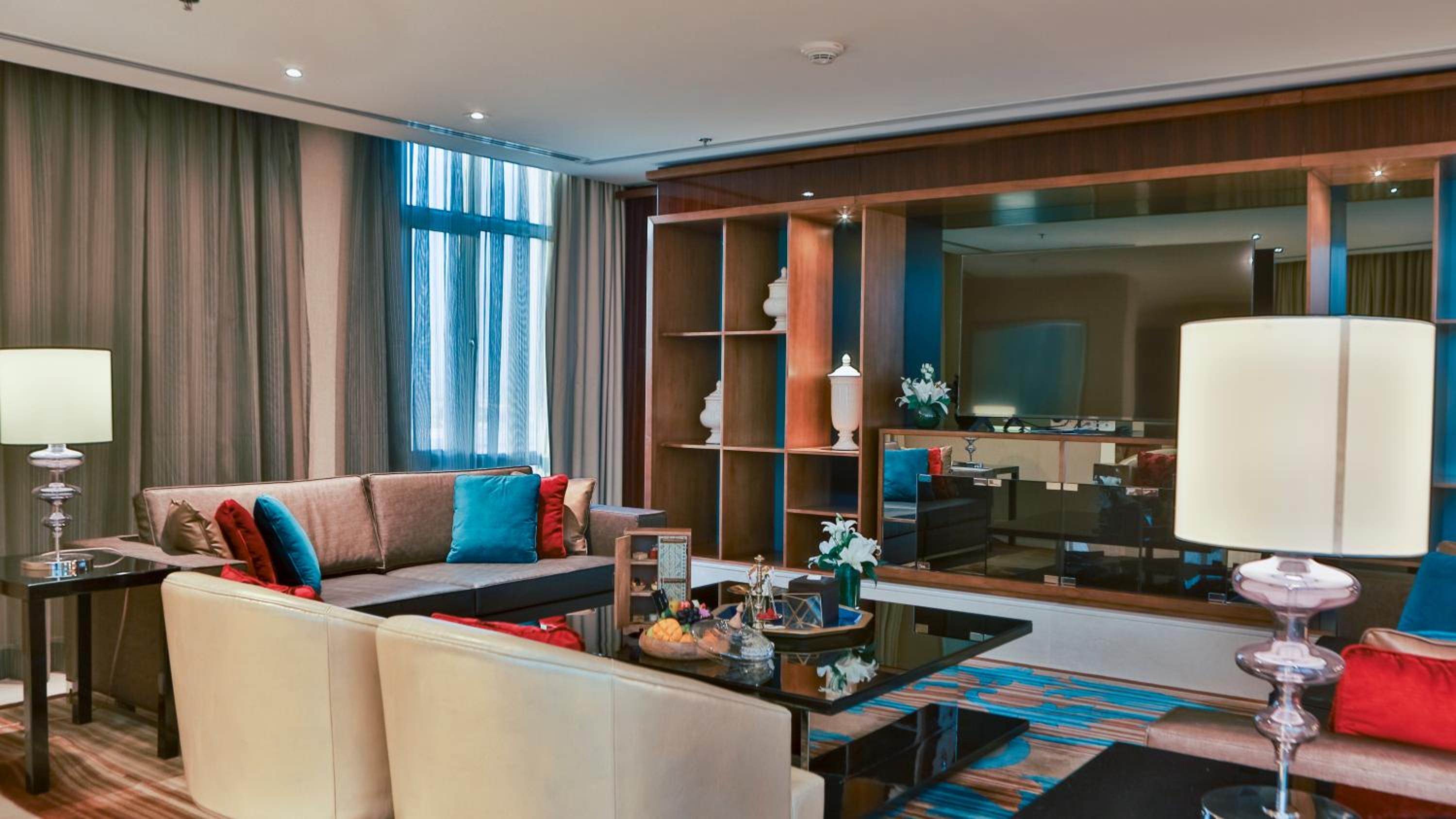 One-Bedroom Royal King Suite - Club Lounge Access