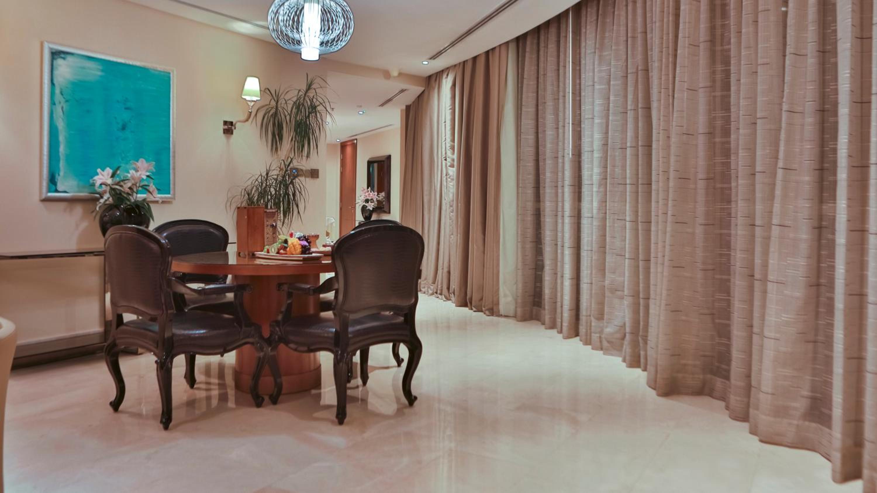 One-Bedroom Presidential King Suite - Club Lounge Access thumbnail 6
