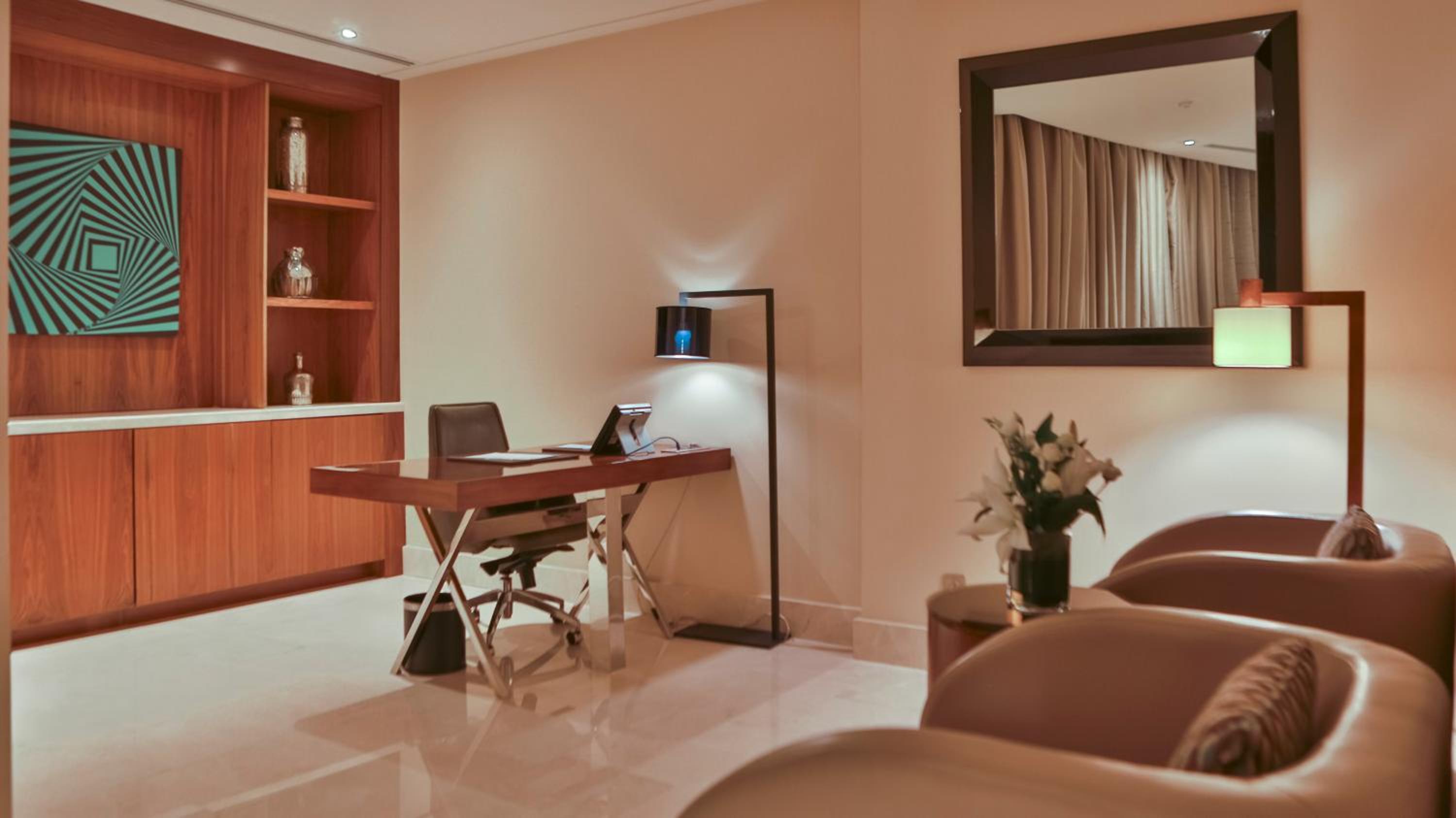 One-Bedroom Presidential King Suite - Club Lounge Access
