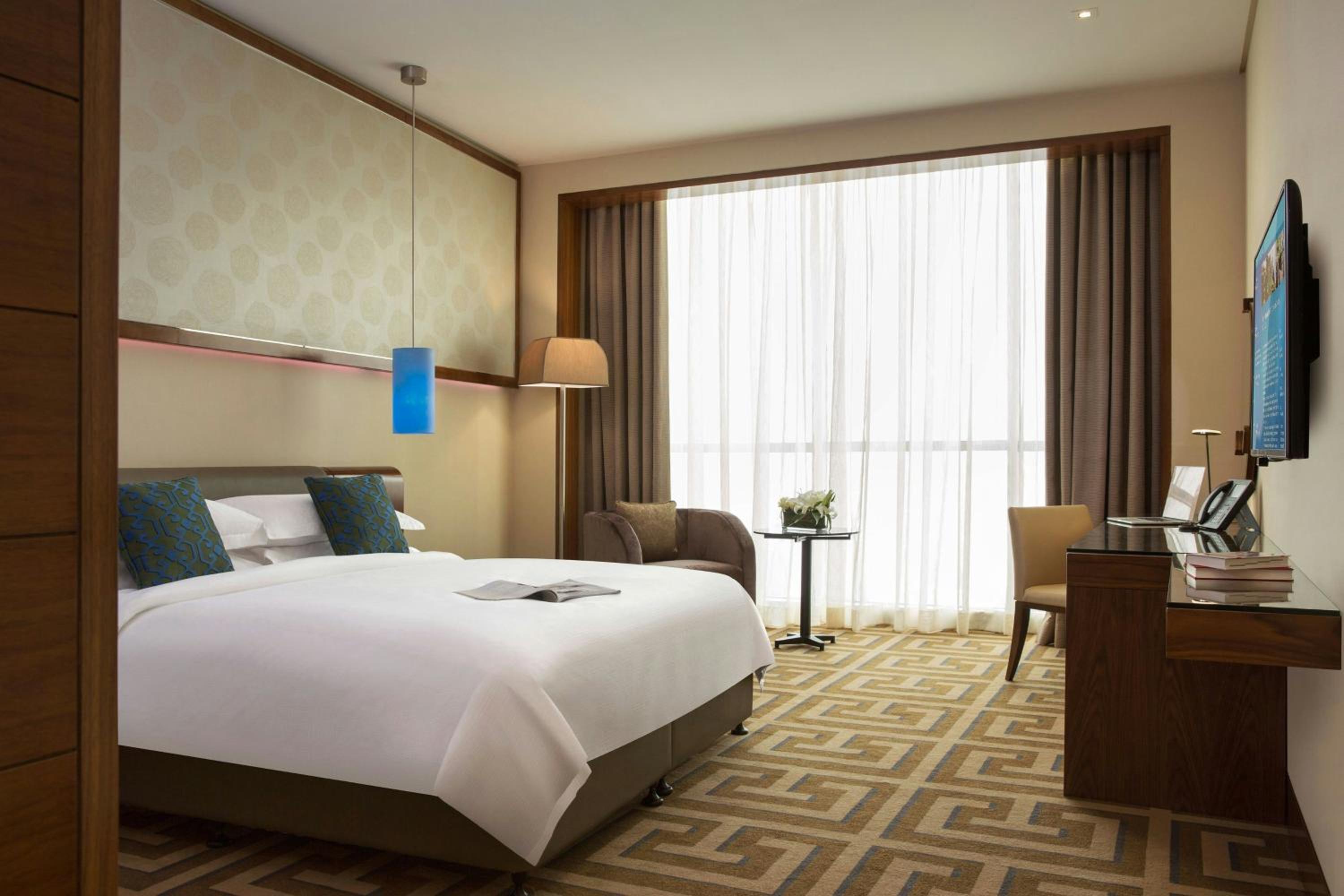 Deluxe King Room with City View