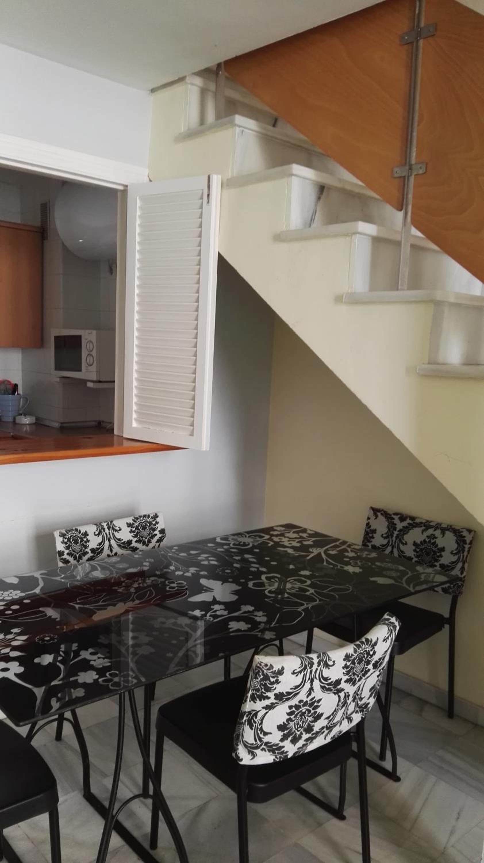 Three-Bedroom Apartment with Balcony - Photo 7