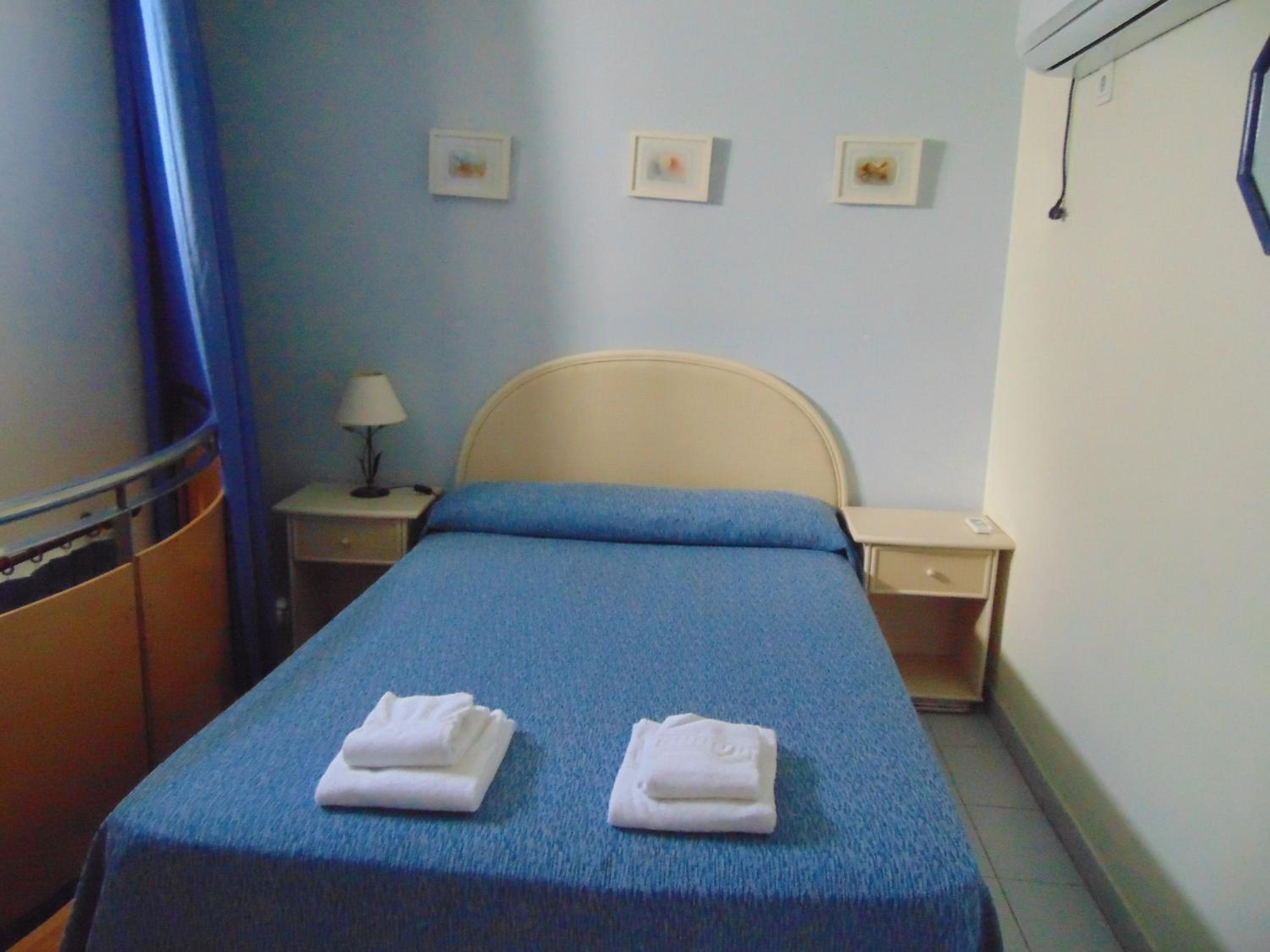 Three-Bedroom Apartment with Balcony - Photo 10