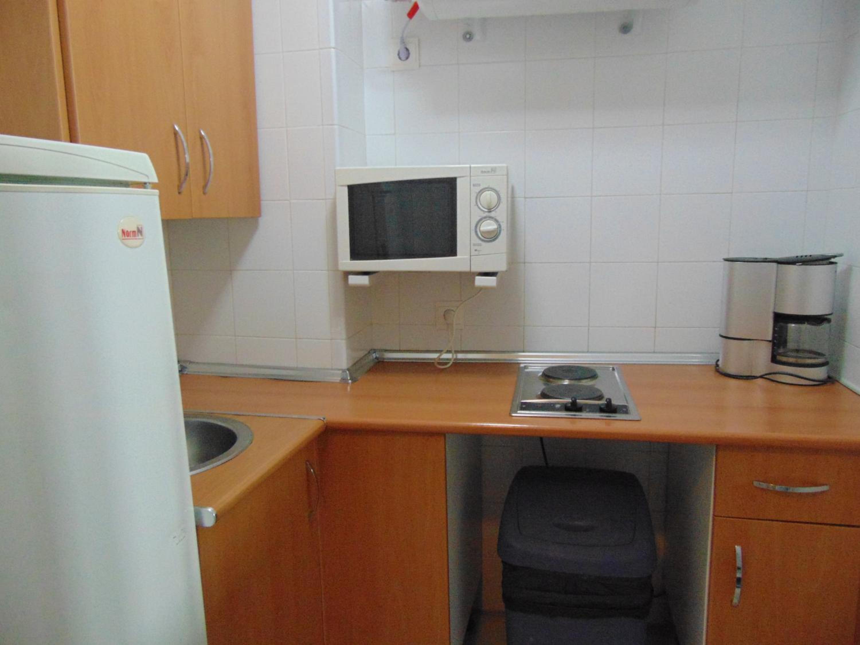 Three-Bedroom Apartment with Balcony - Photo 5