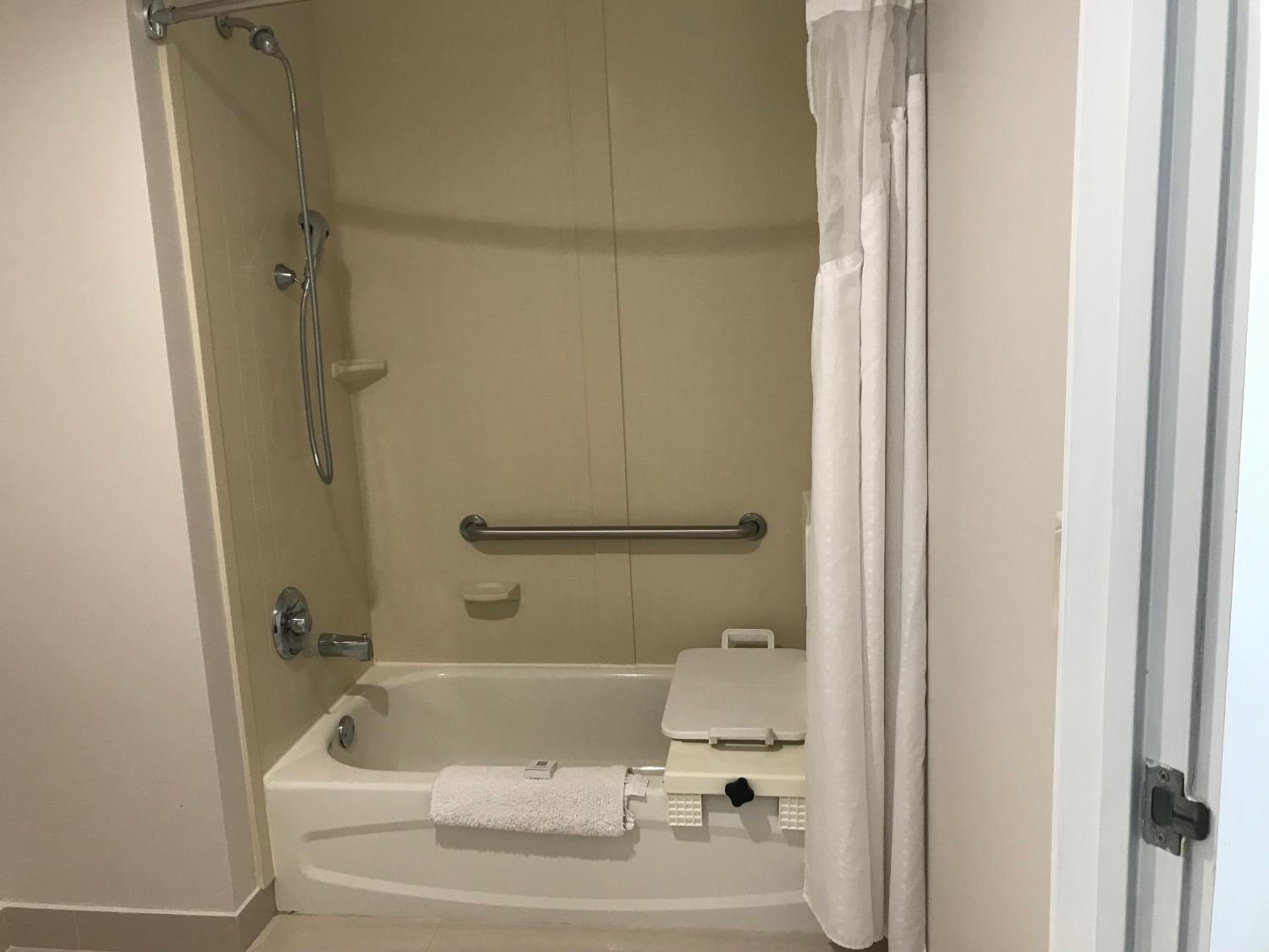 King Room With Mobility/Hearing Impaired Access - Non-Smoking - Photo 6