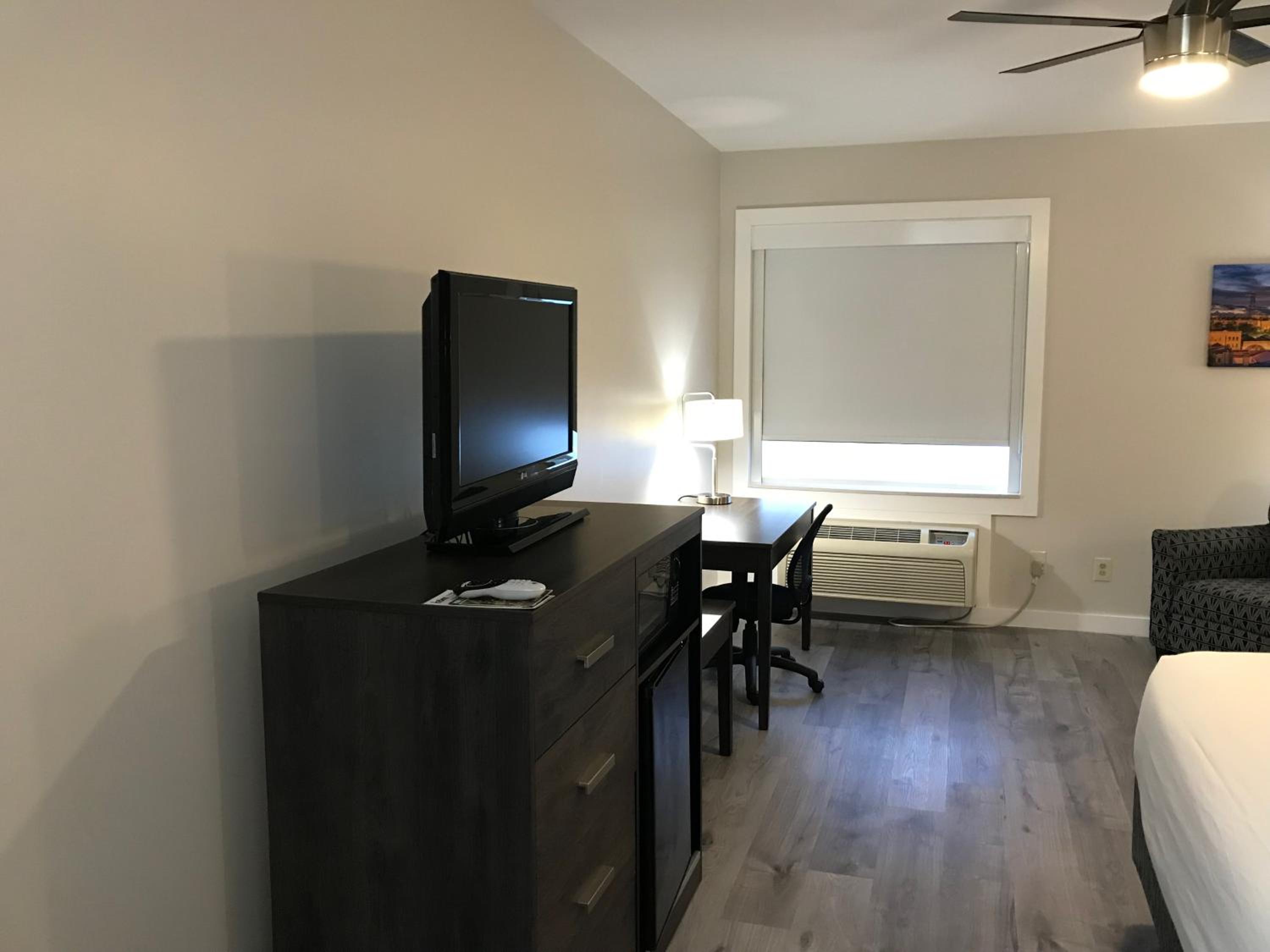 King Room With Mobility/Hearing Impaired Access - Non-Smoking - Photo 10