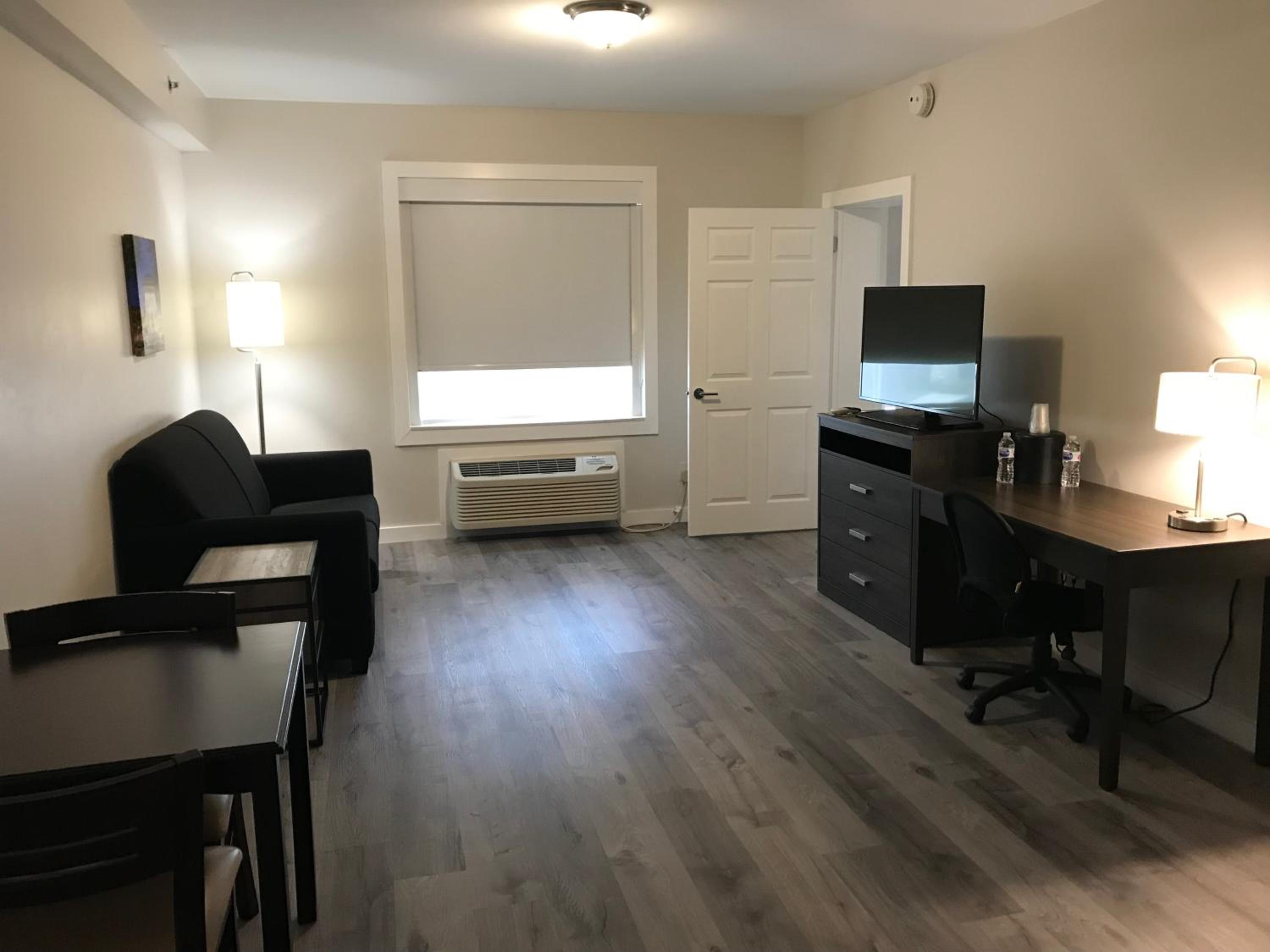 One-Bedroom King Suite - Non-Smoking - Photo 3
