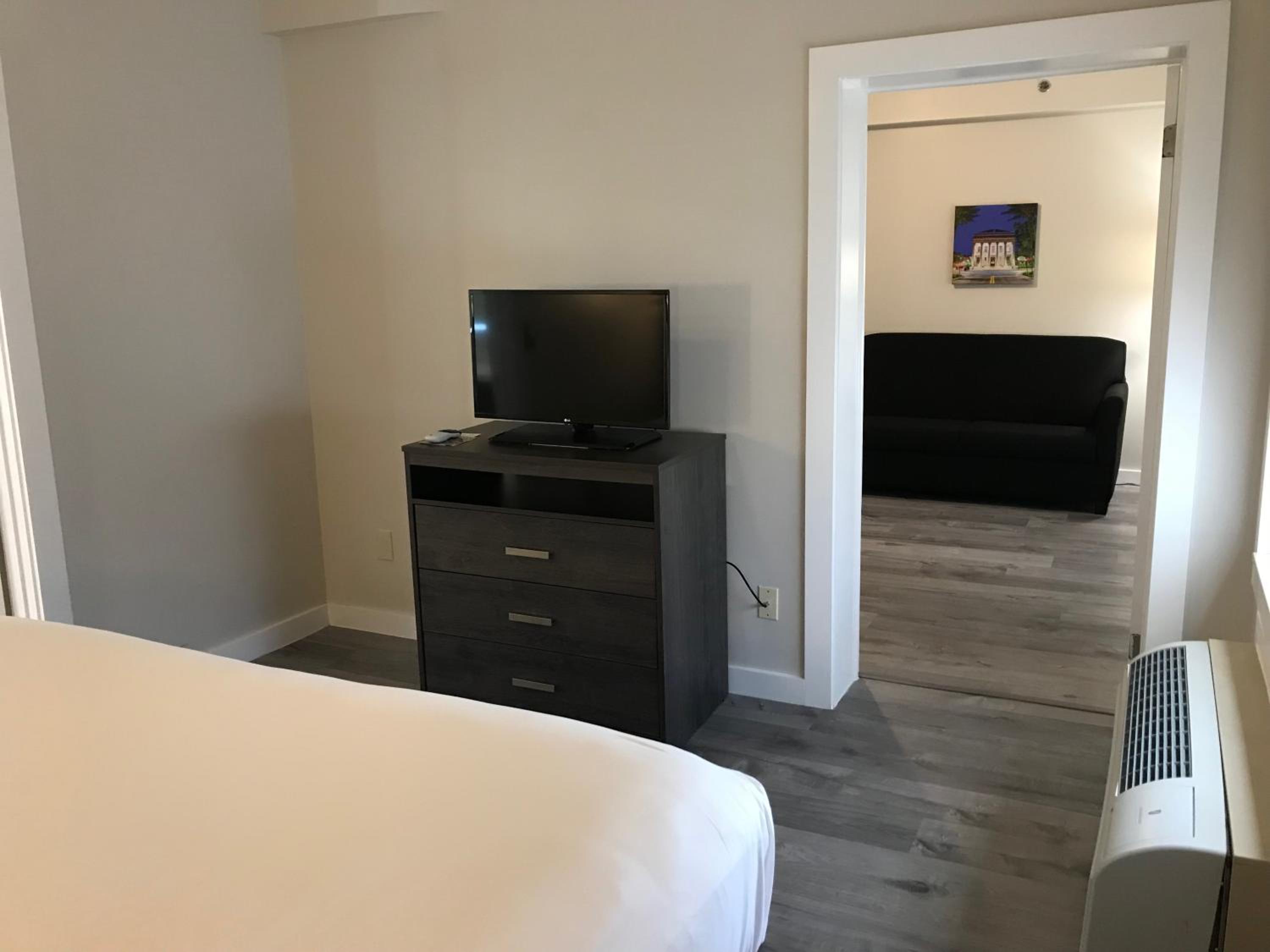 One-Bedroom King Suite - Non-Smoking - Photo 6