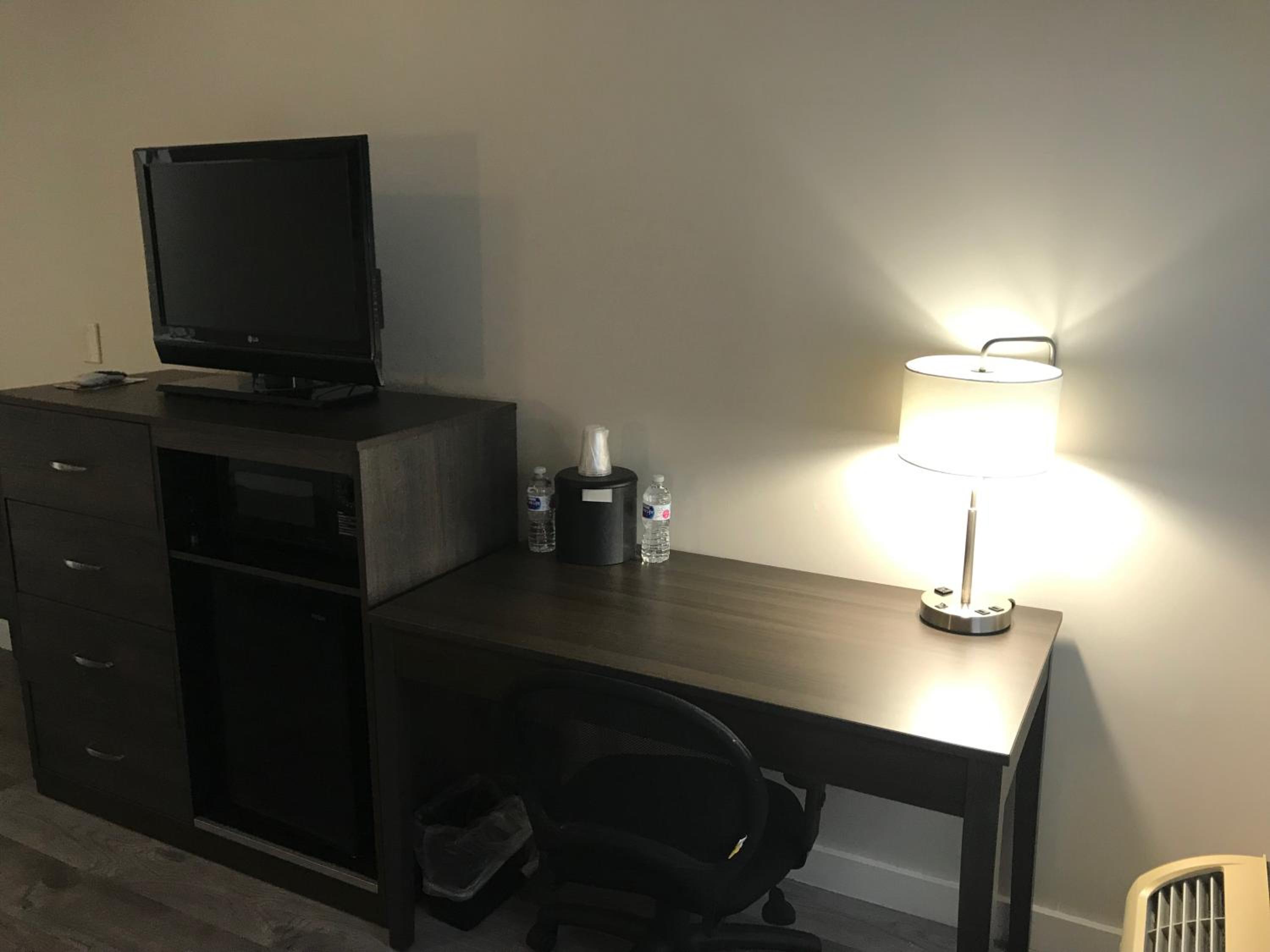 King Room With Mobility/Hearing Impaired Access - Non-Smoking - Photo 1