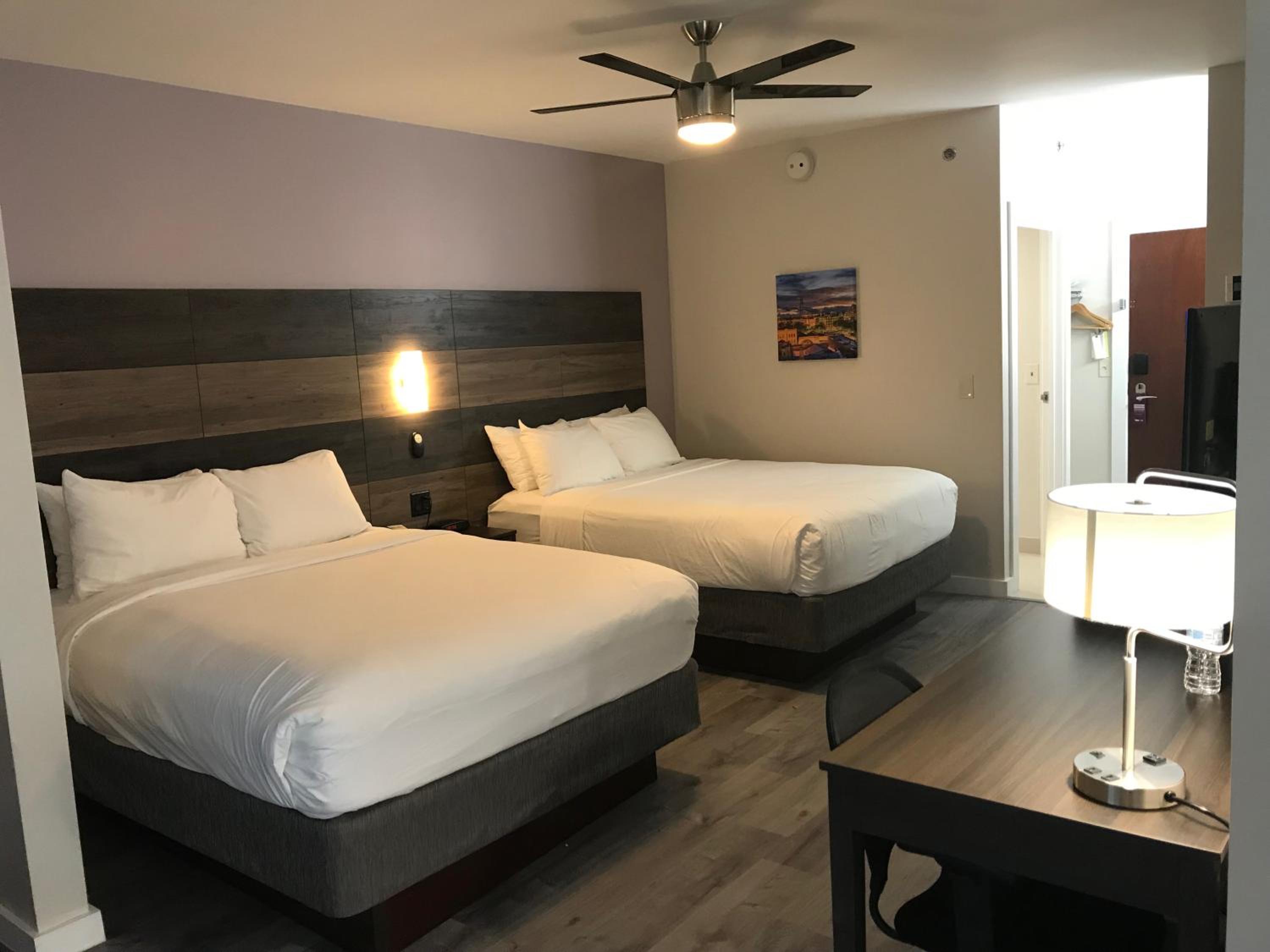 Studio Queen Suite With Two Queen Beds - Non-Smoking - Photo 5