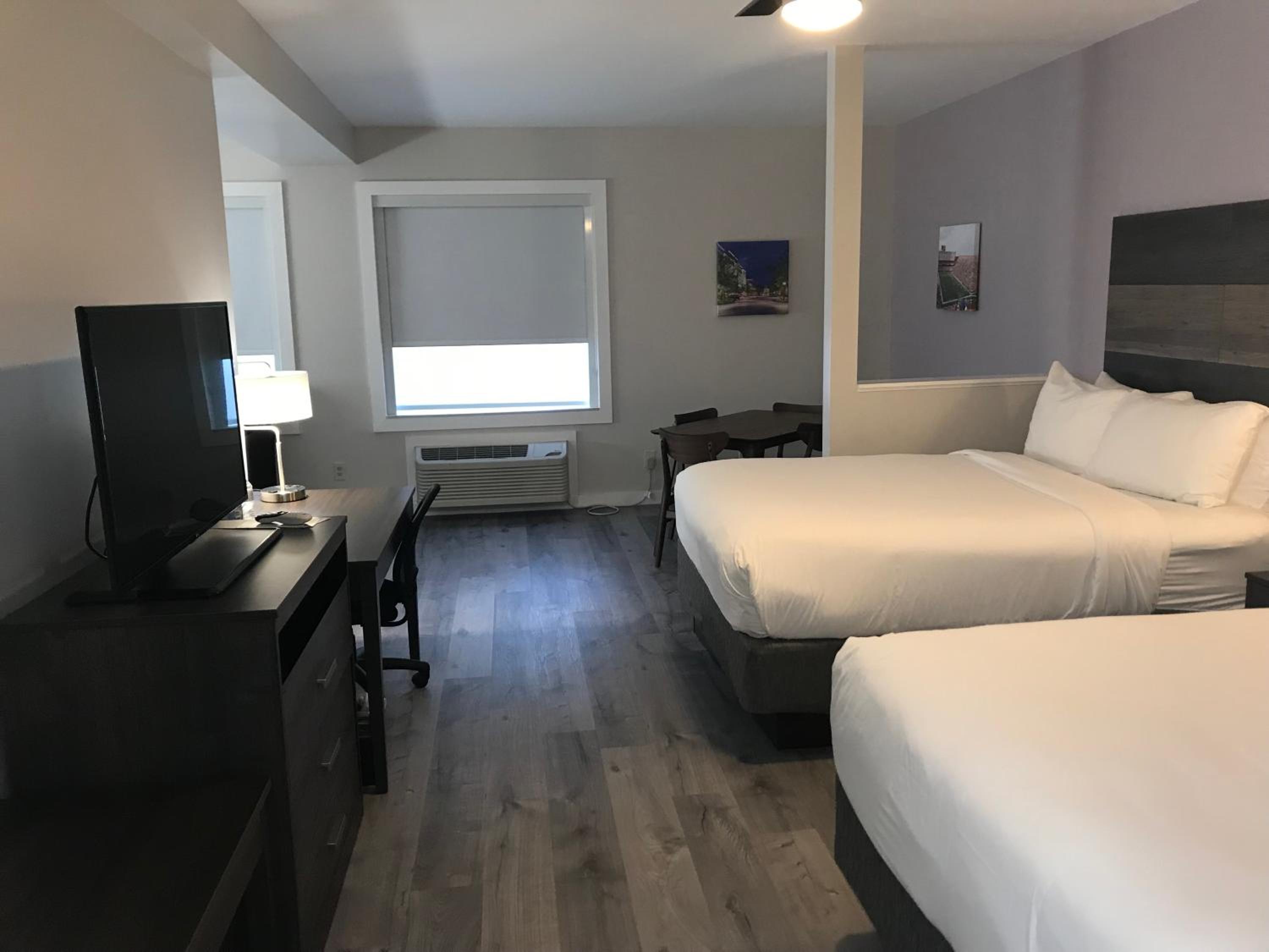 Studio Queen Suite With Two Queen Beds - Non-Smoking - Photo 6