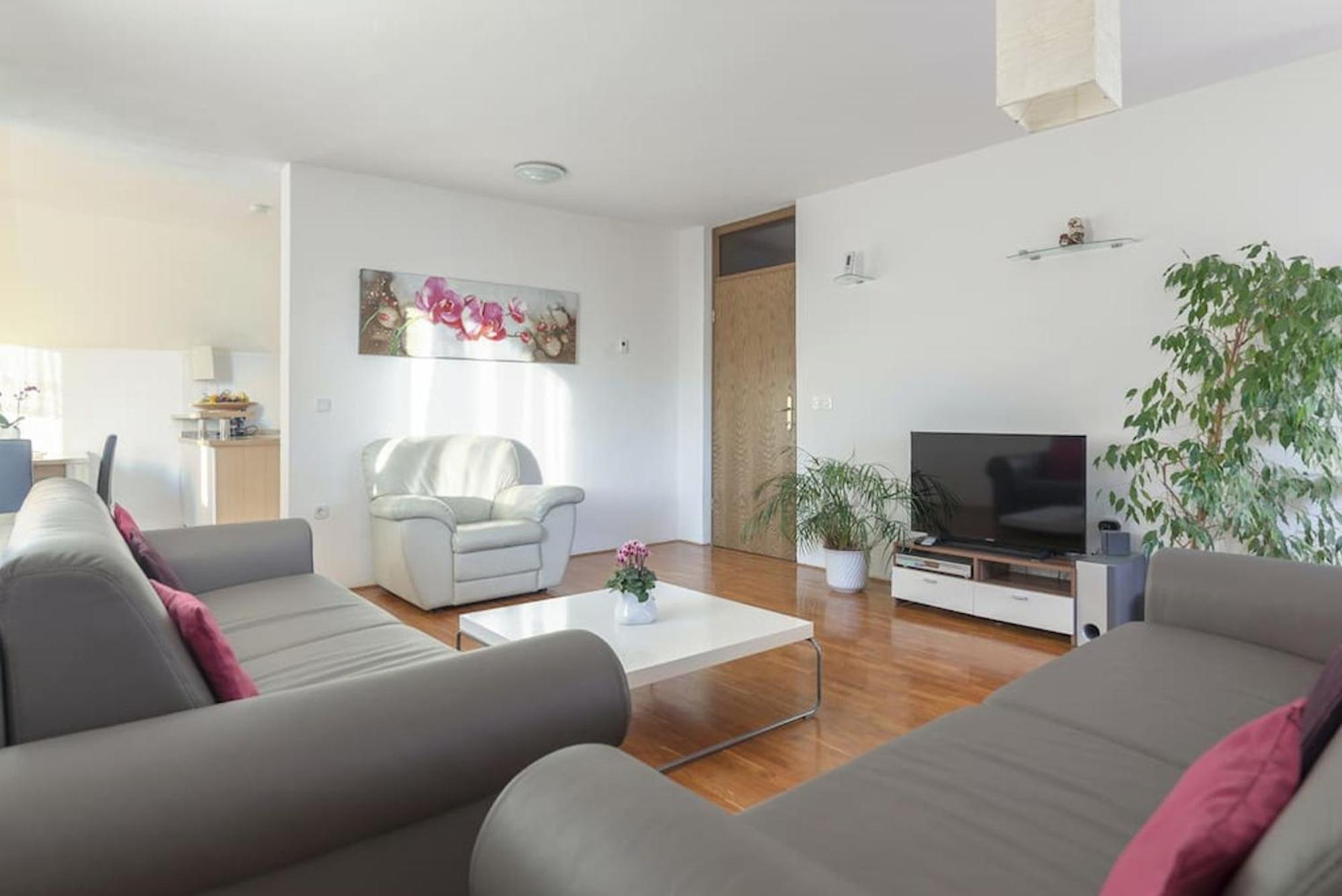 Superior Two-Bedroom Apartment with Balcony - Photo 36