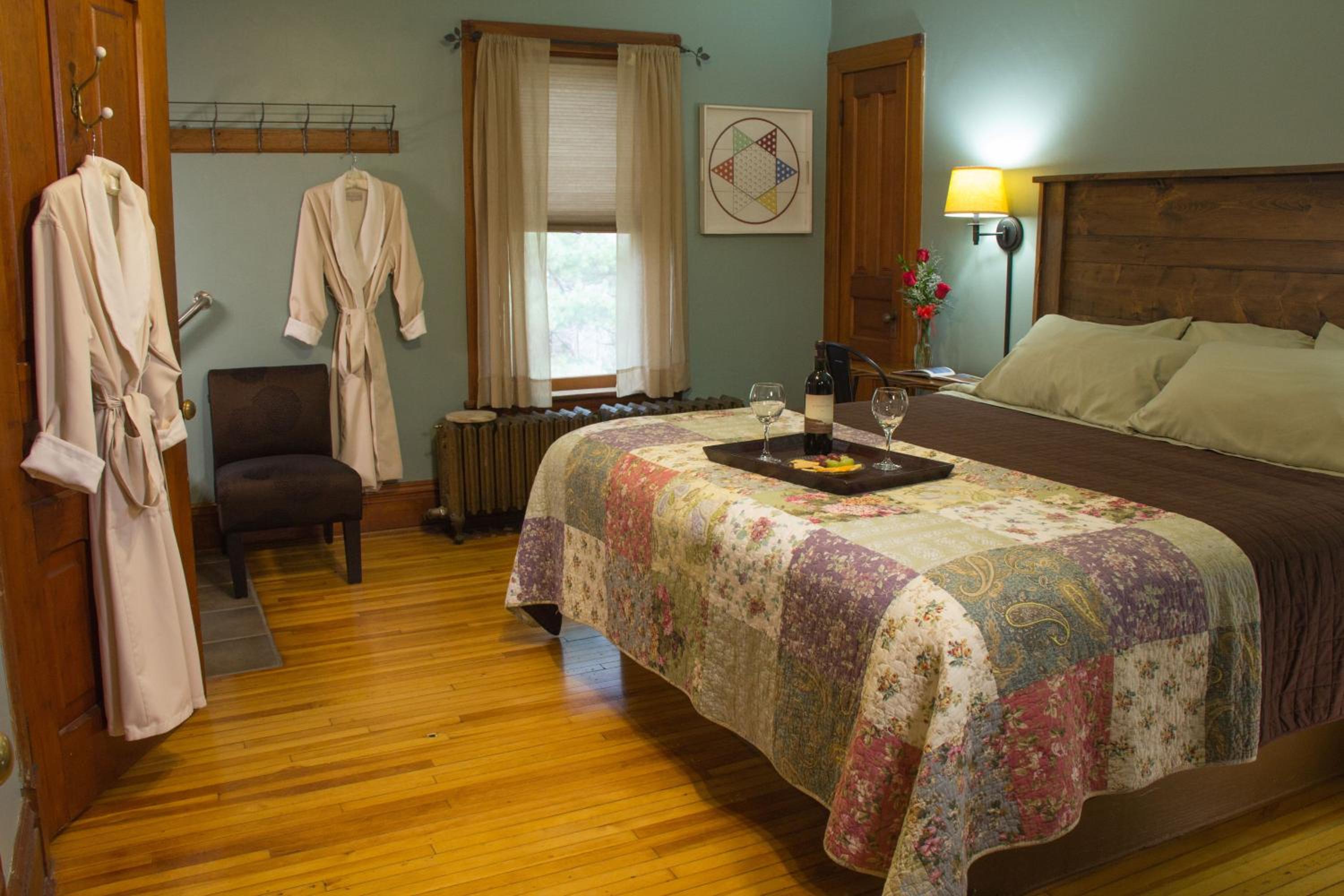 Deluxe King Room photo 1