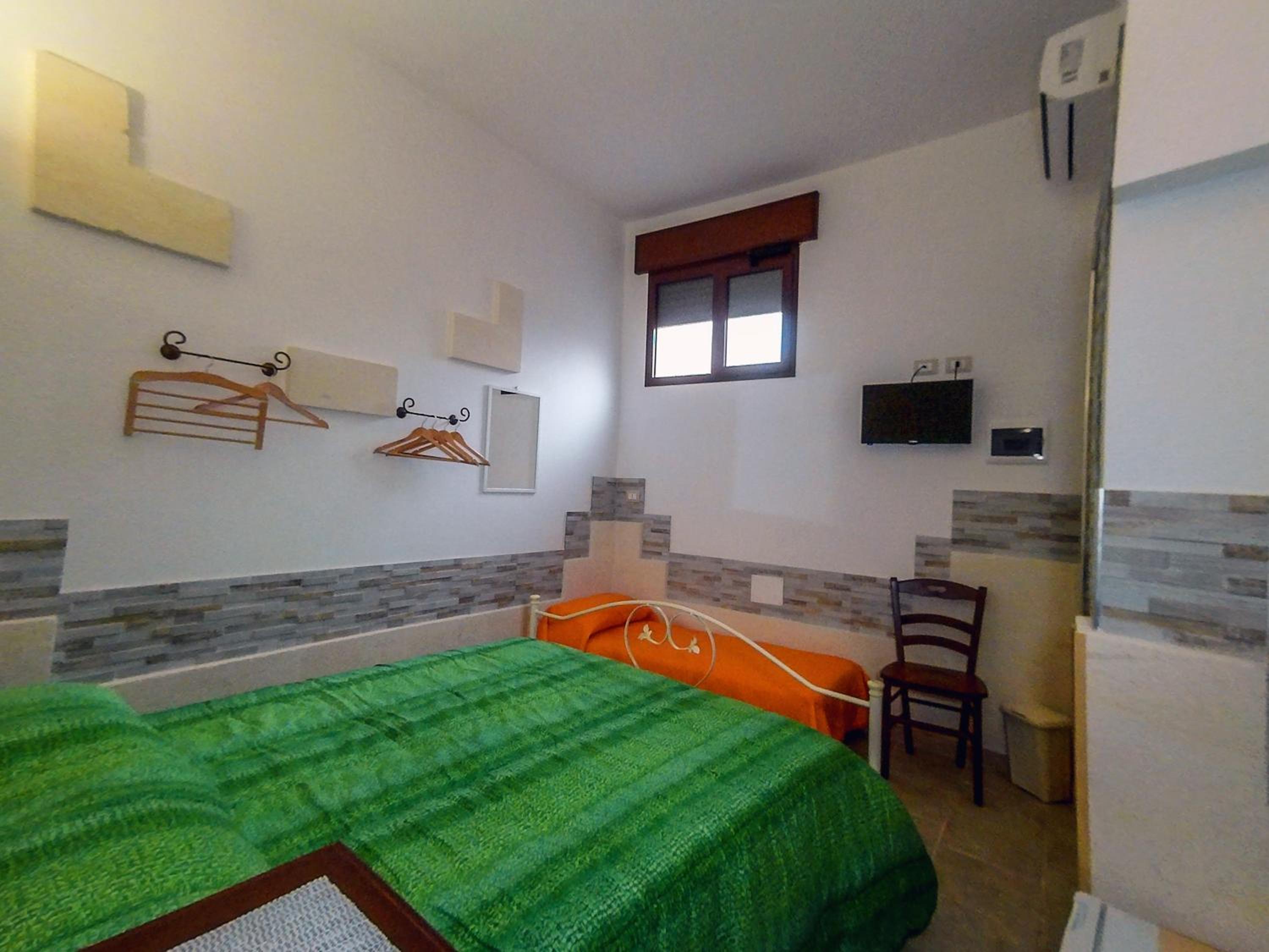 Triple Room with Private Bathroom - Photo 8