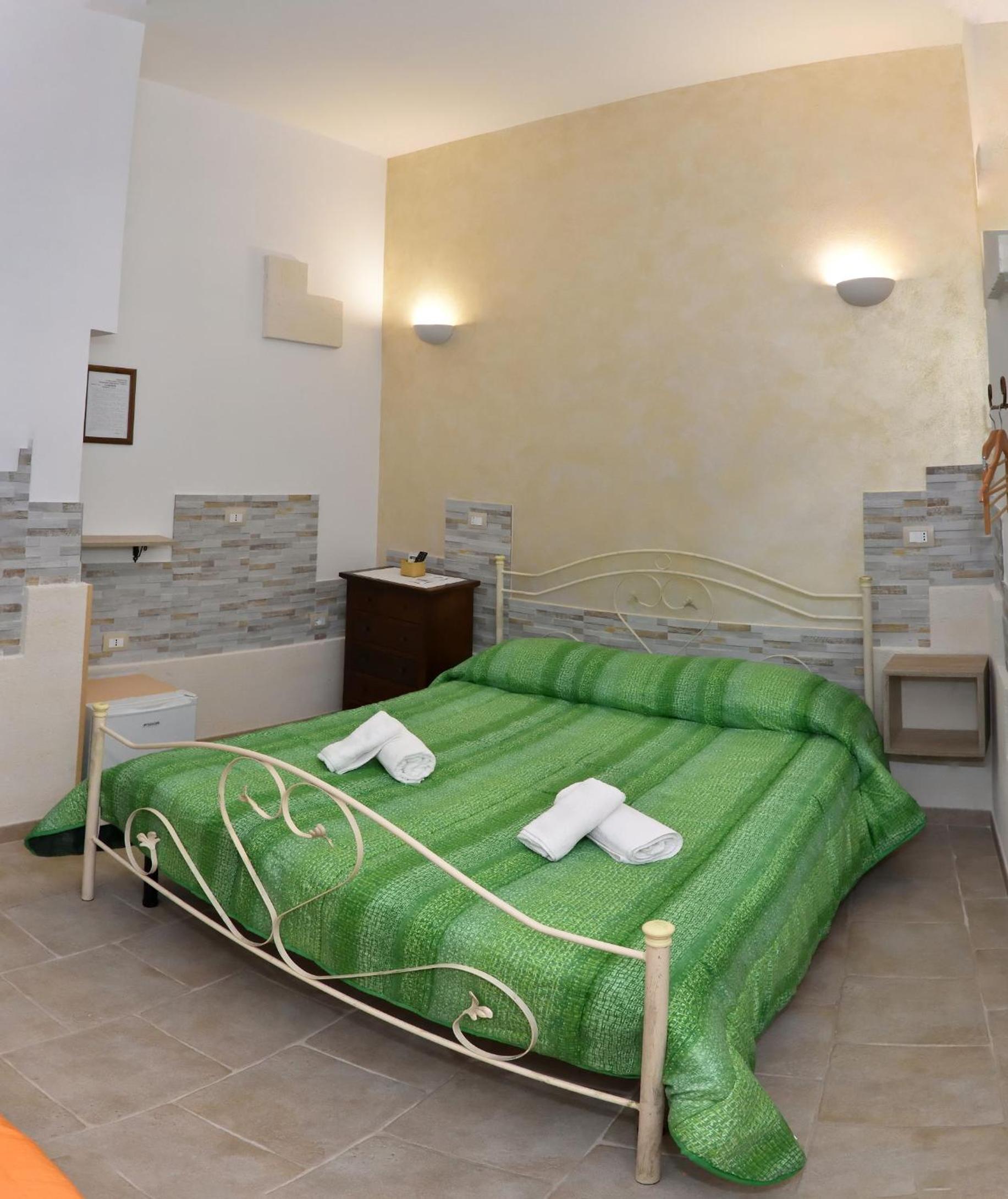 Triple Room with Private Bathroom - Photo 3