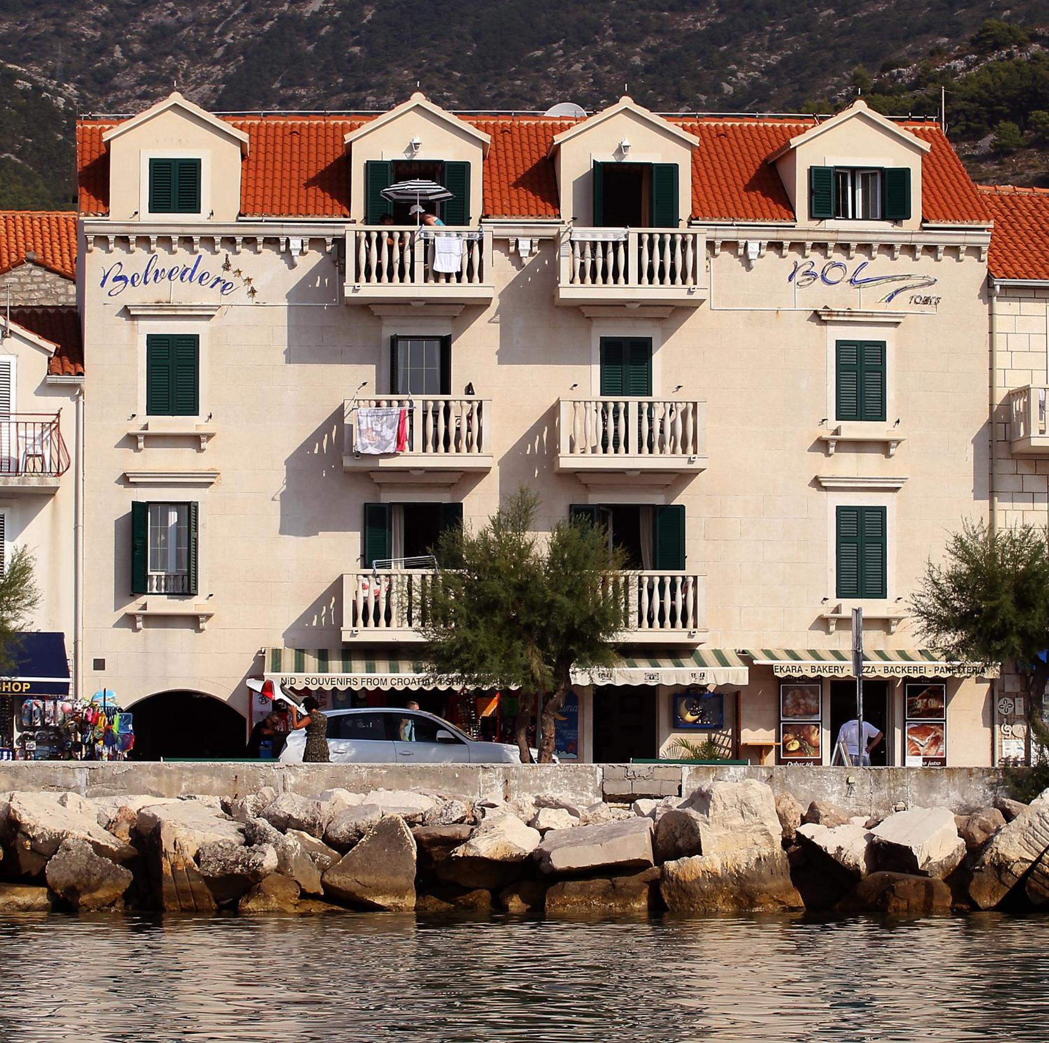 One-Bedroom Apartment with Sea View photo 2
