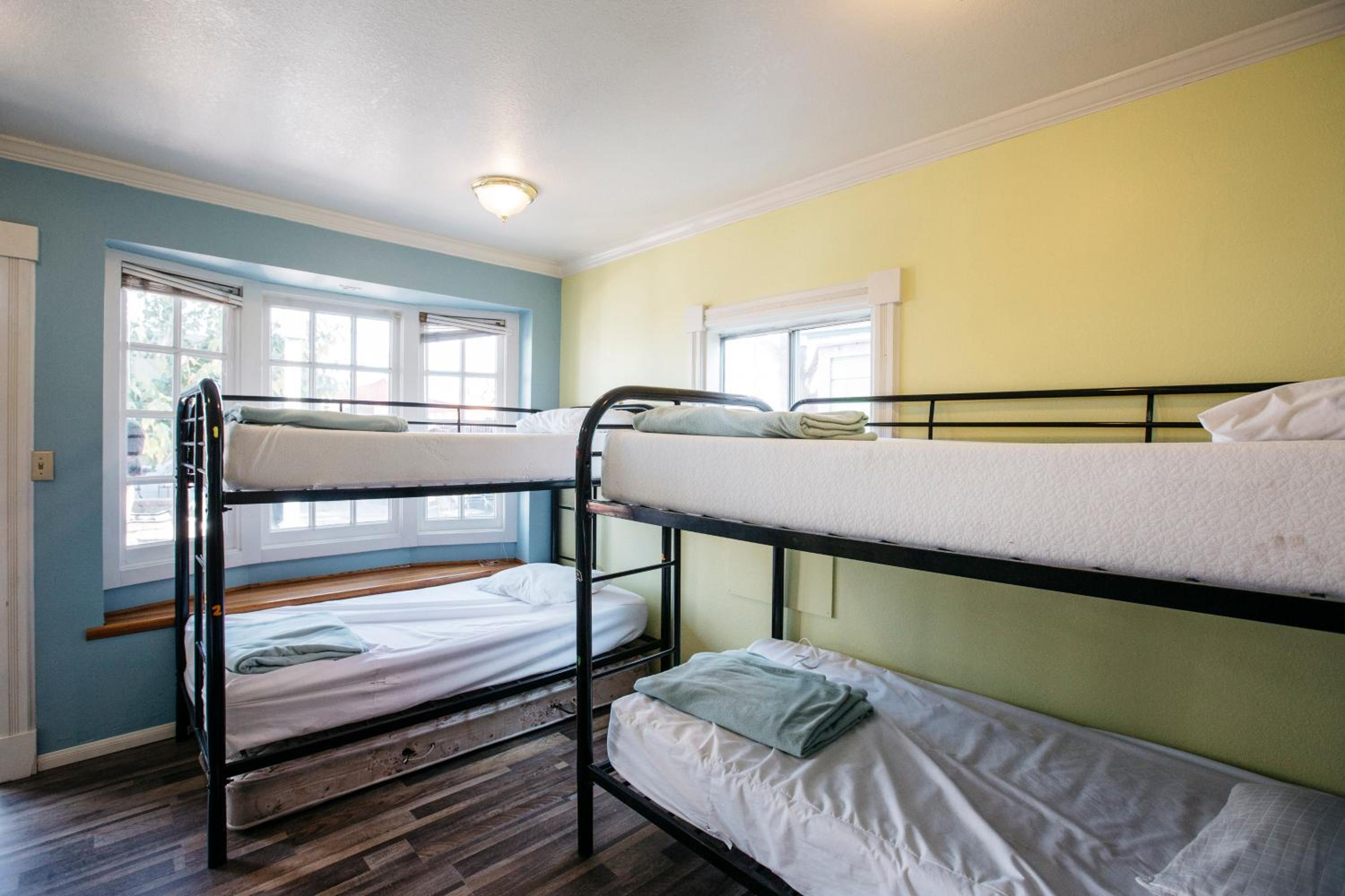 Single Bed in Mixed Dormitory Room photo 1