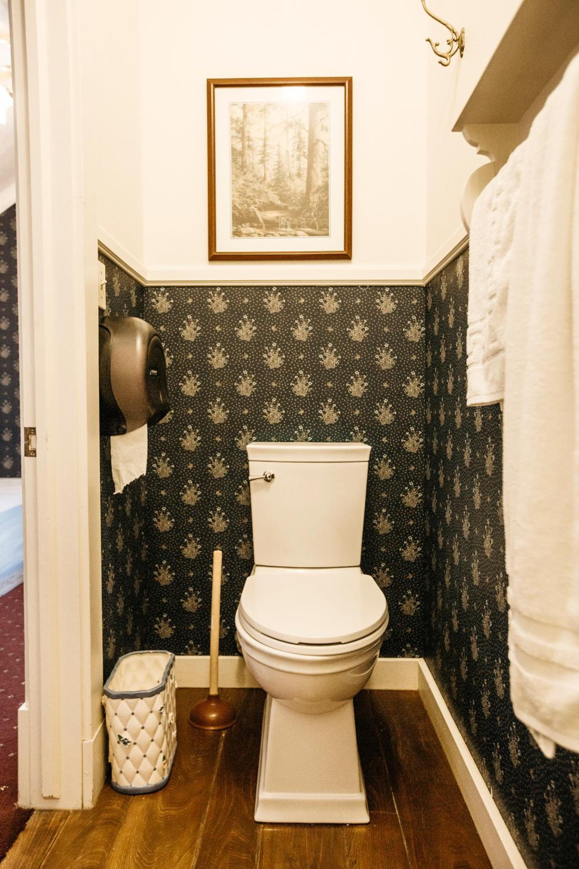 Queen Room with Two Queen Beds photo 2