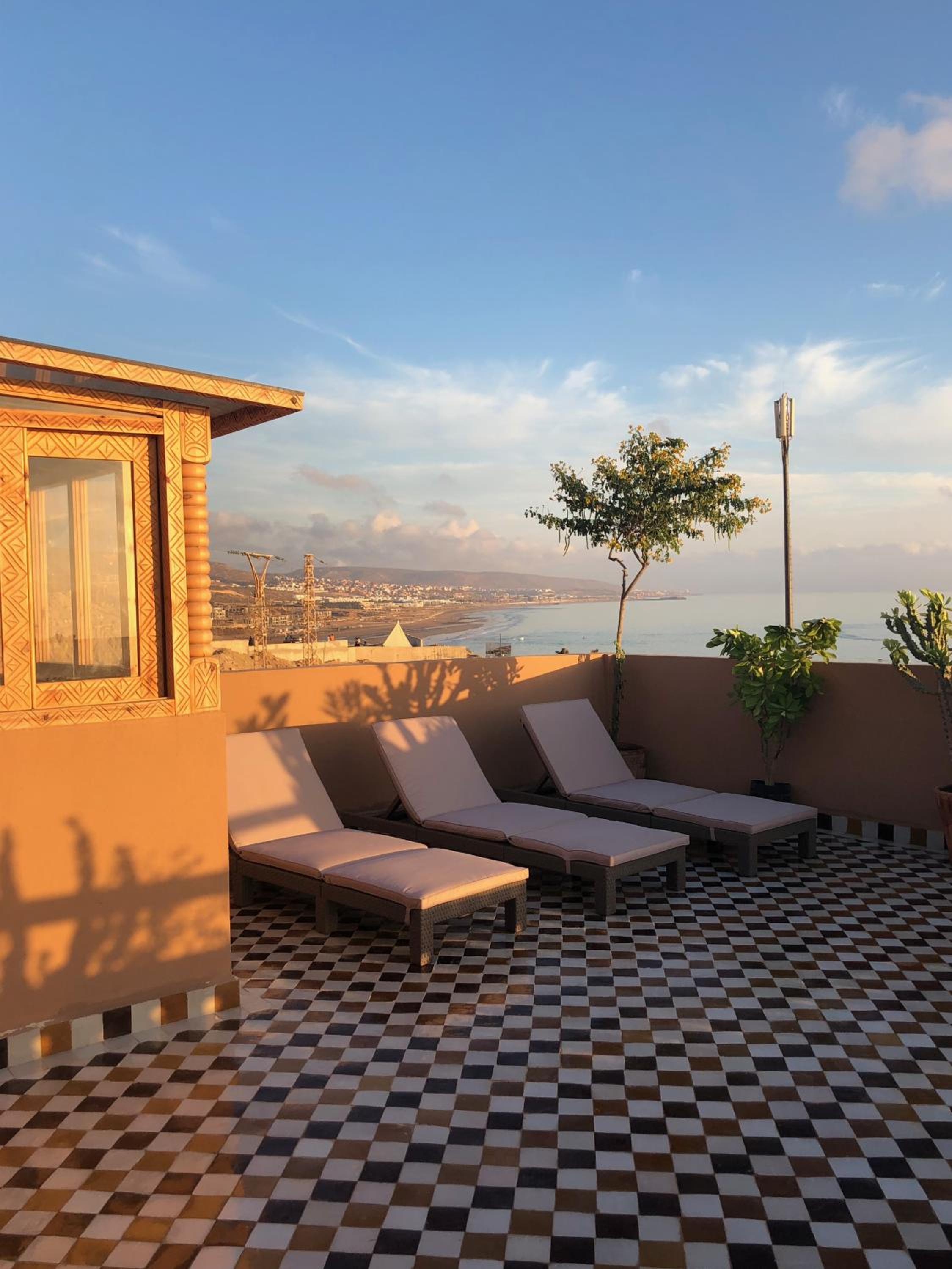 Apartment with Terrace - Photo 35