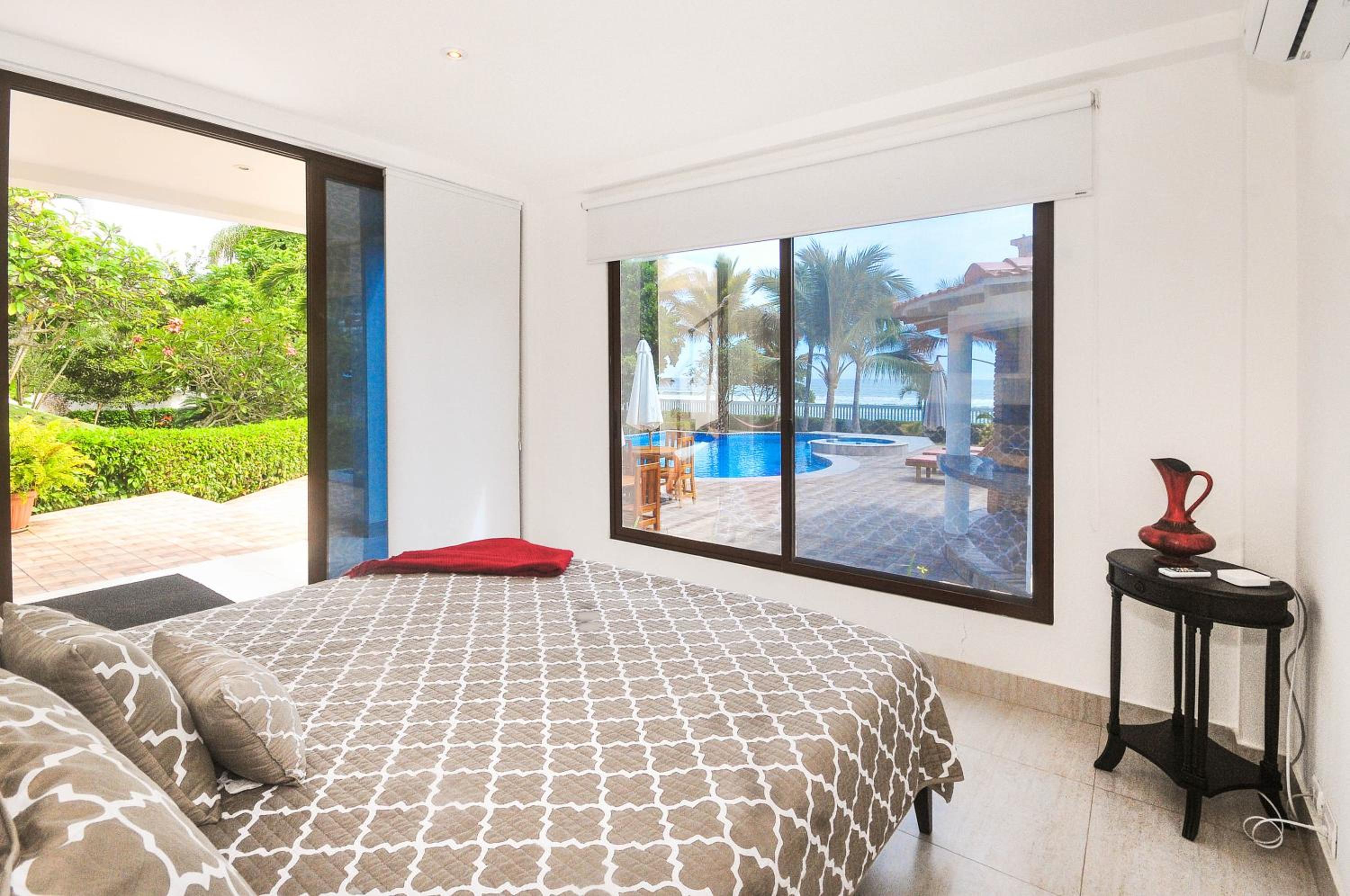 King Suite With Pool View photo 1