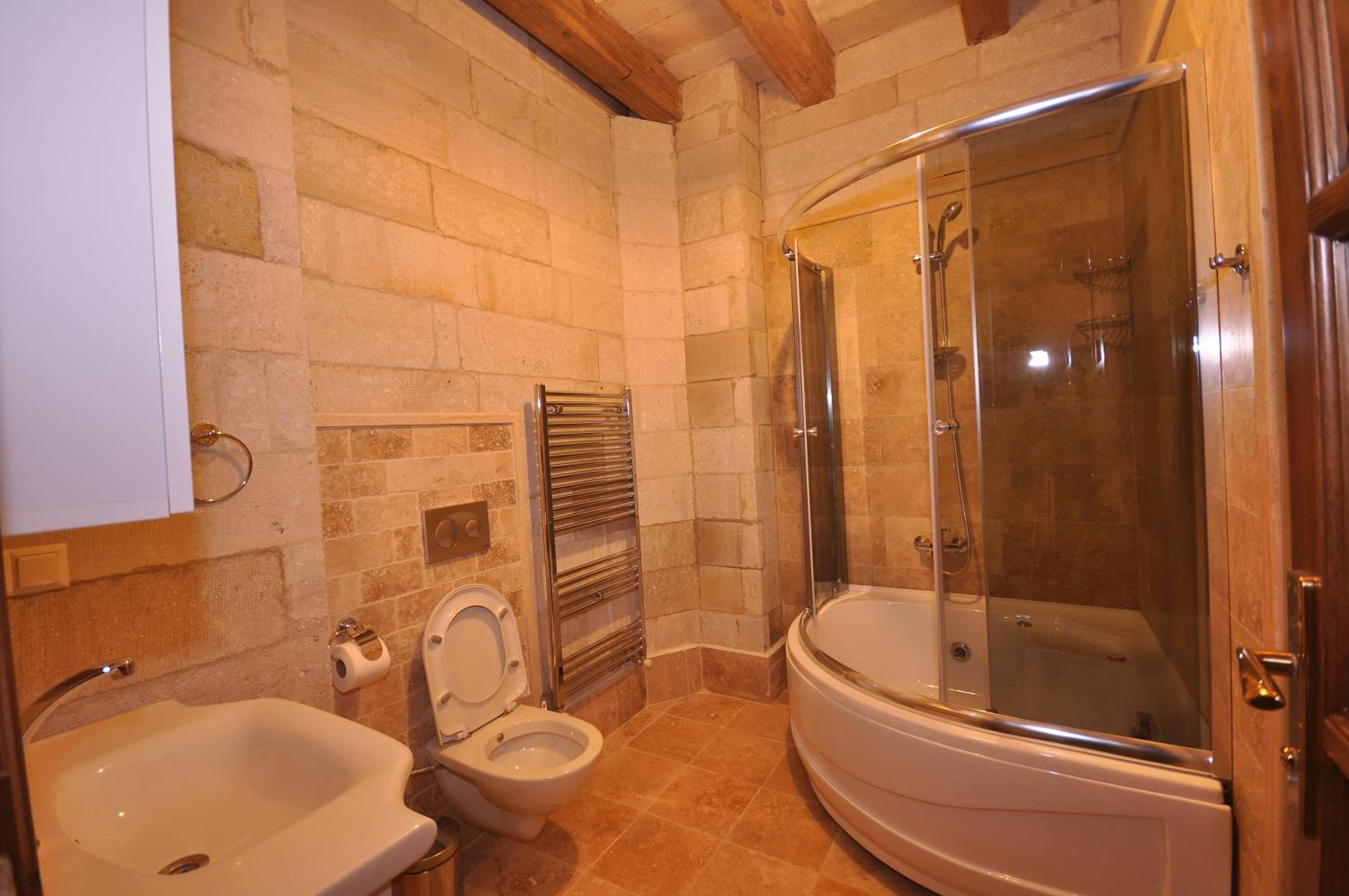 Deluxe Double Room with Bath photo 3